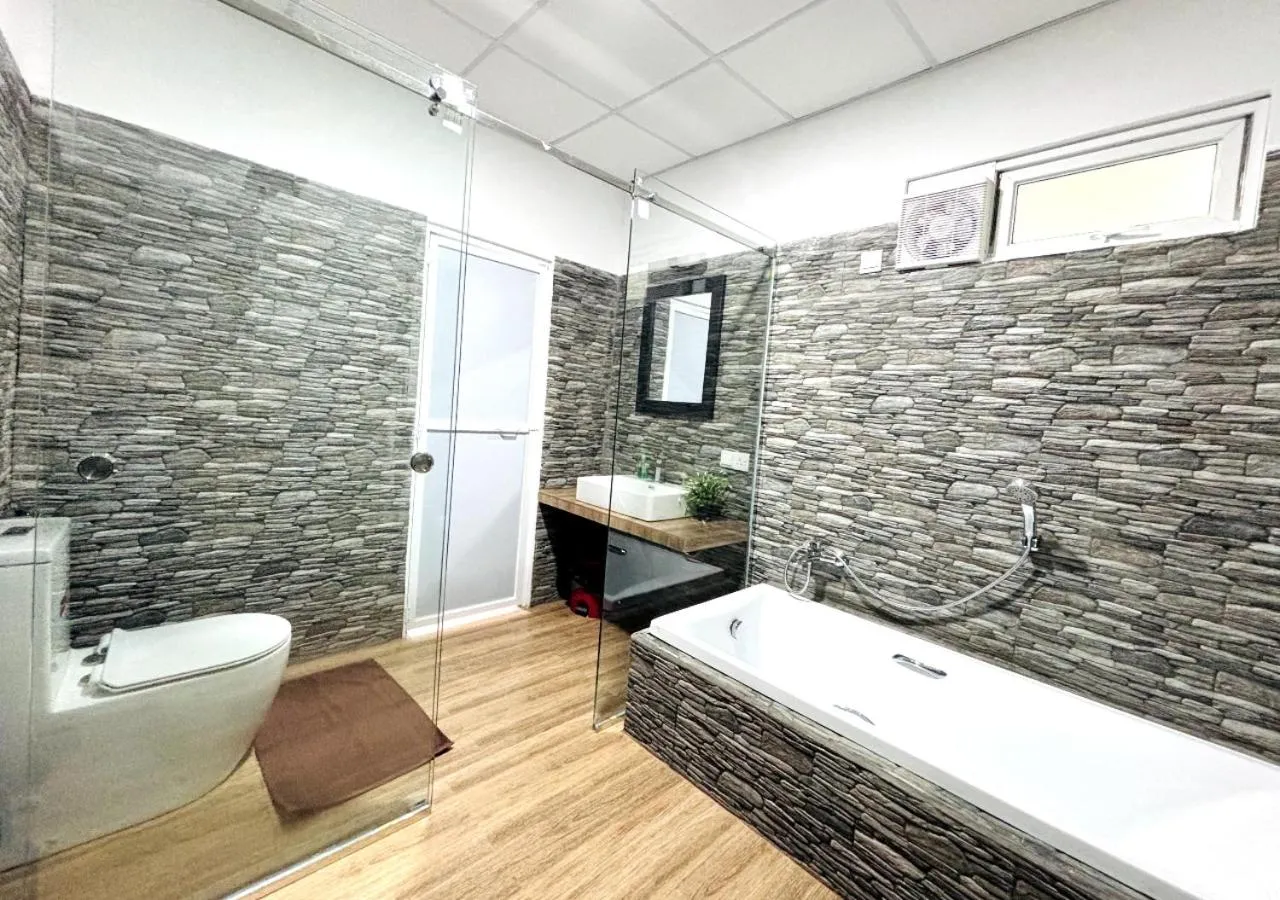 Shower in Paraiso Guest House