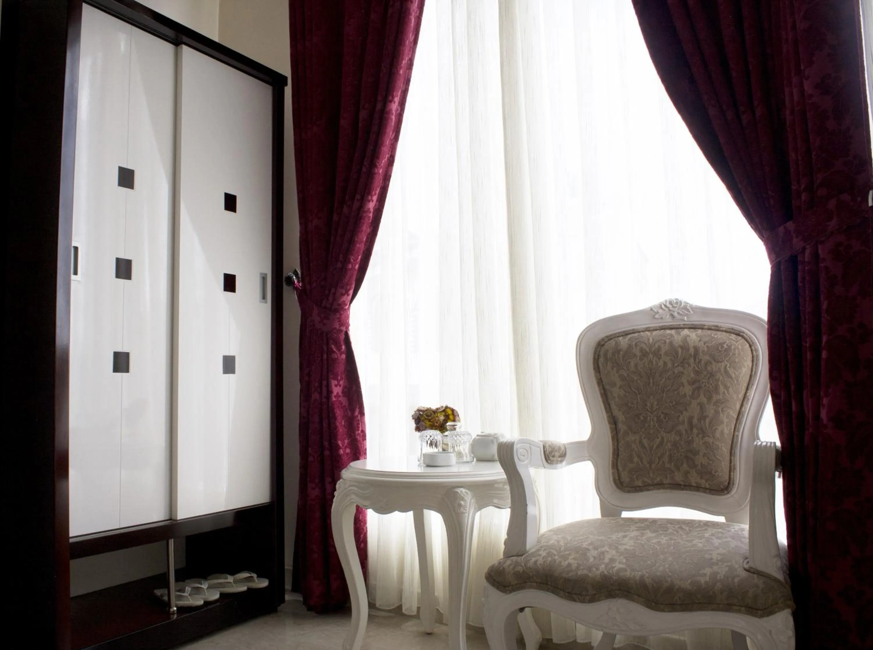 Photo of the whole room in Phước Sơn Hotel