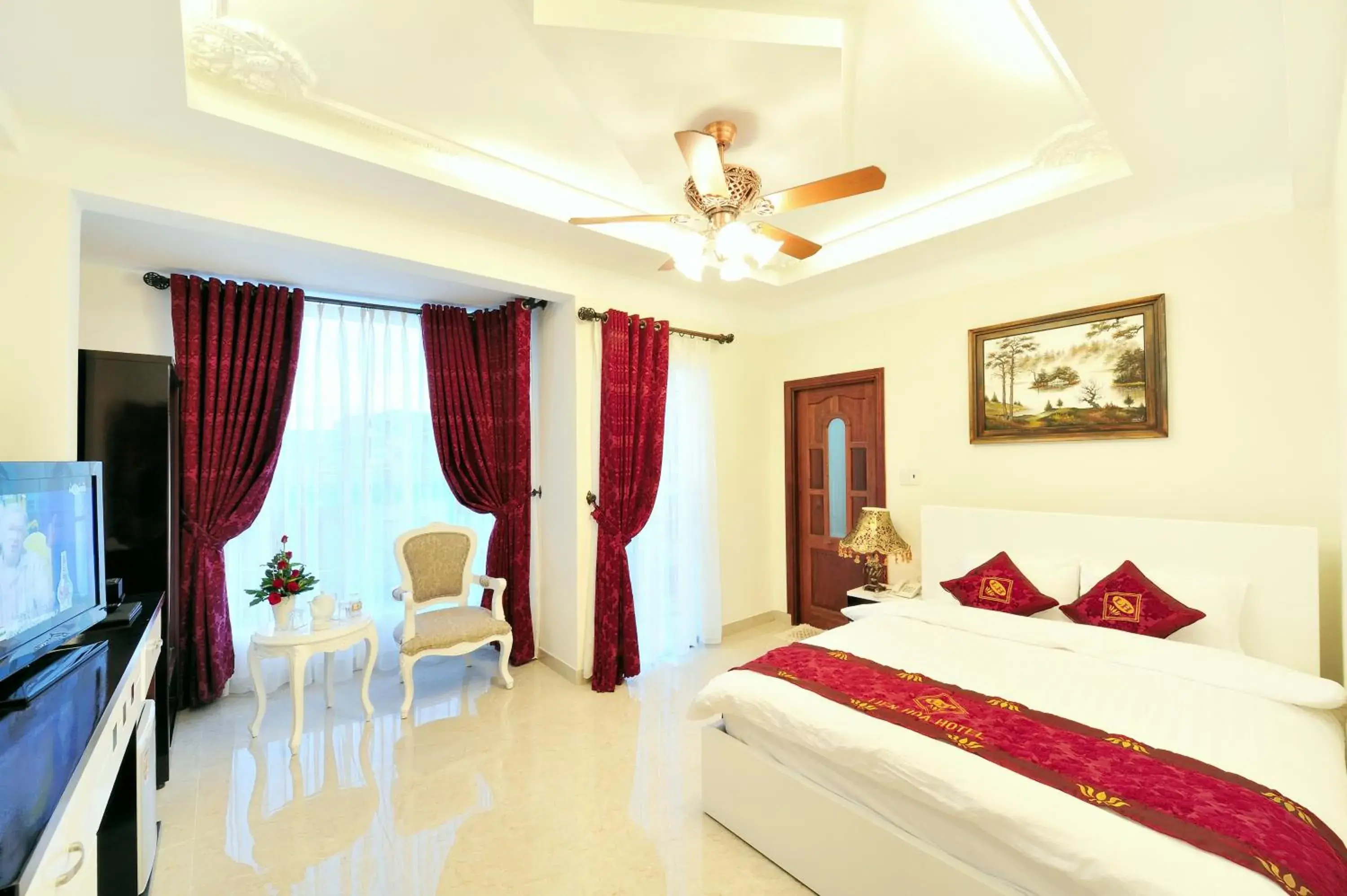 Deluxe Double Room with Balcony in Phước Sơn Hotel Deluxe Double Room with Balcony in Phước Sơn Hotel