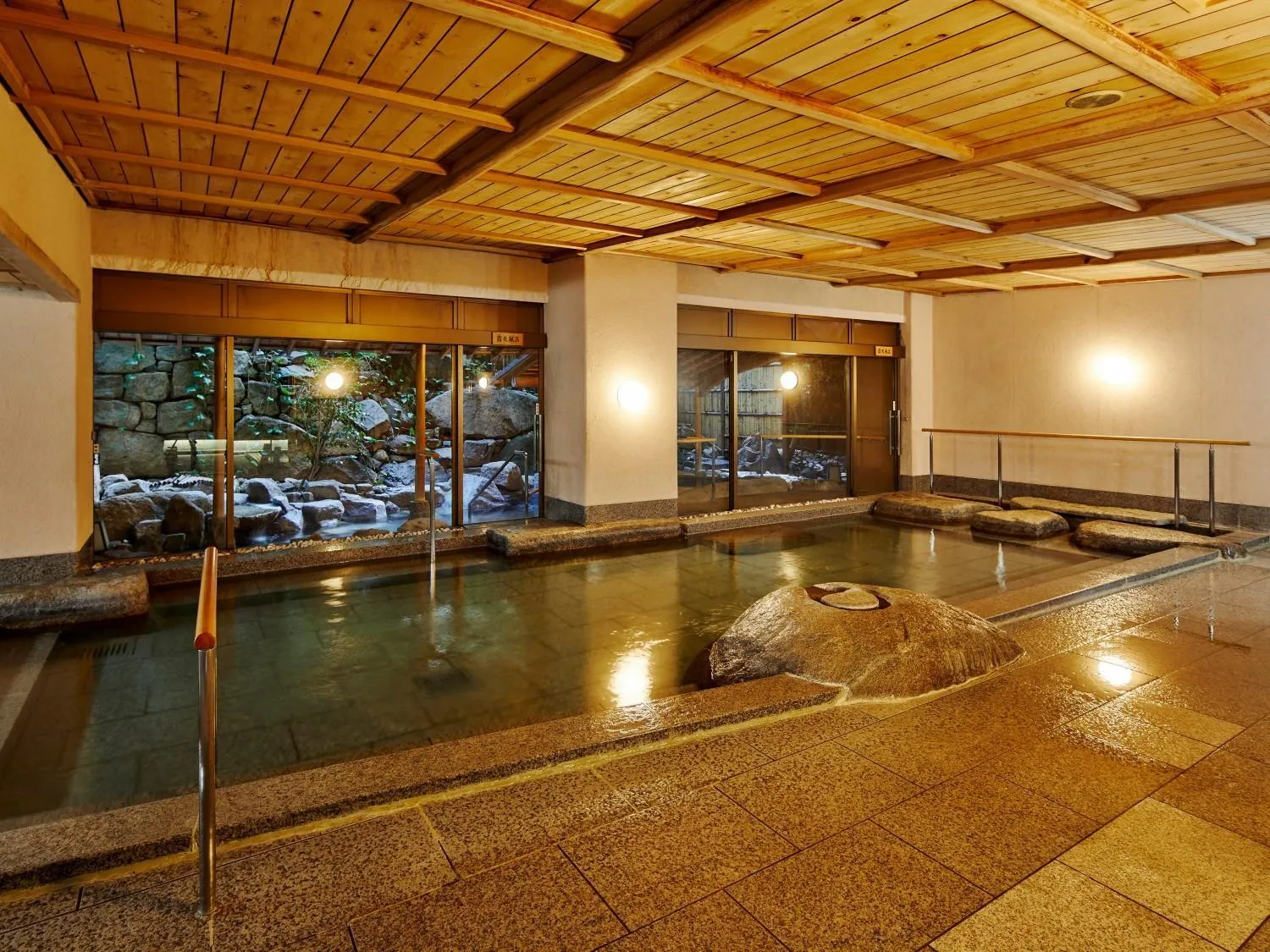 Hot Spring Bath in Yamatoya Honten