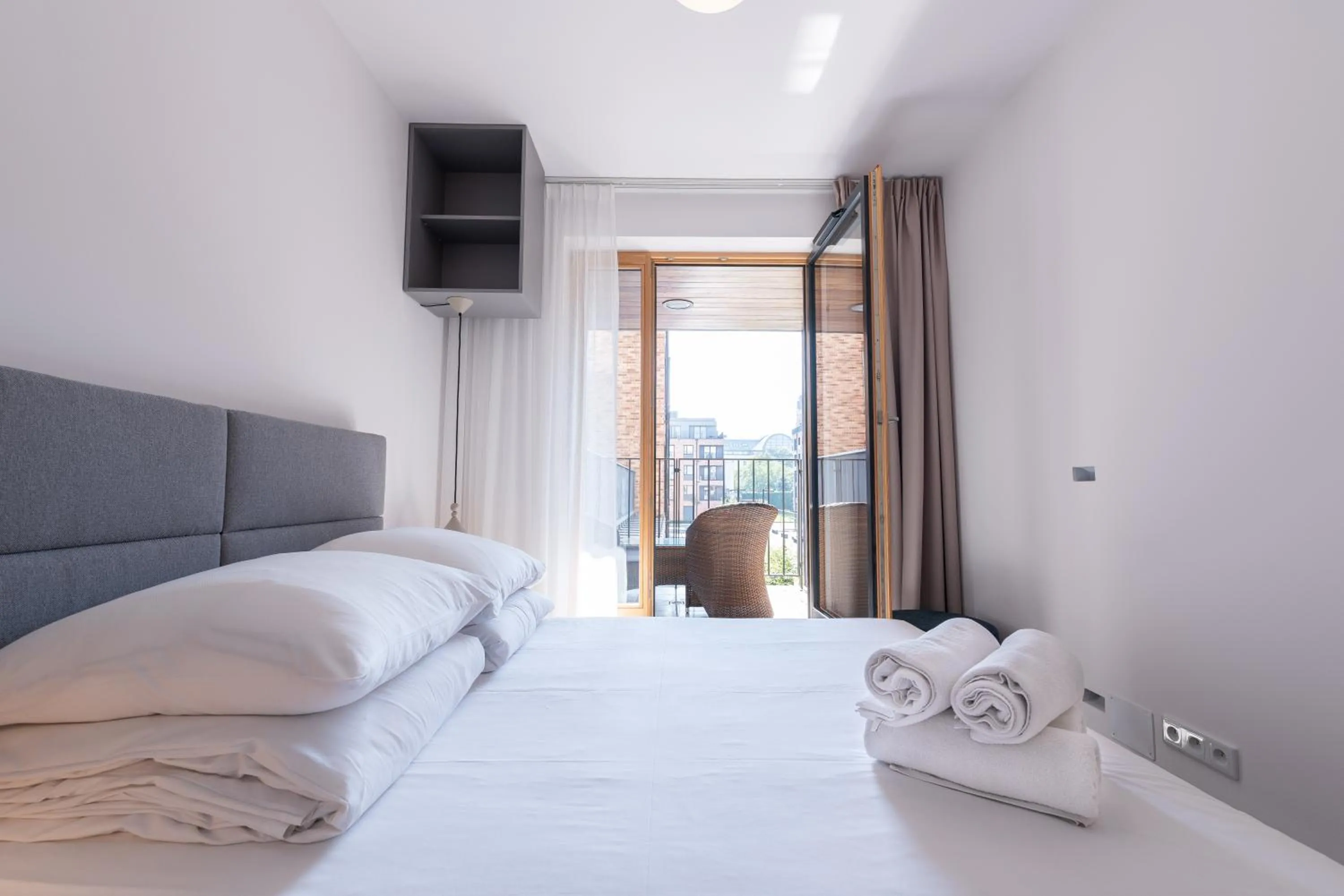 Bedroom, Bed in City Lights Apartments