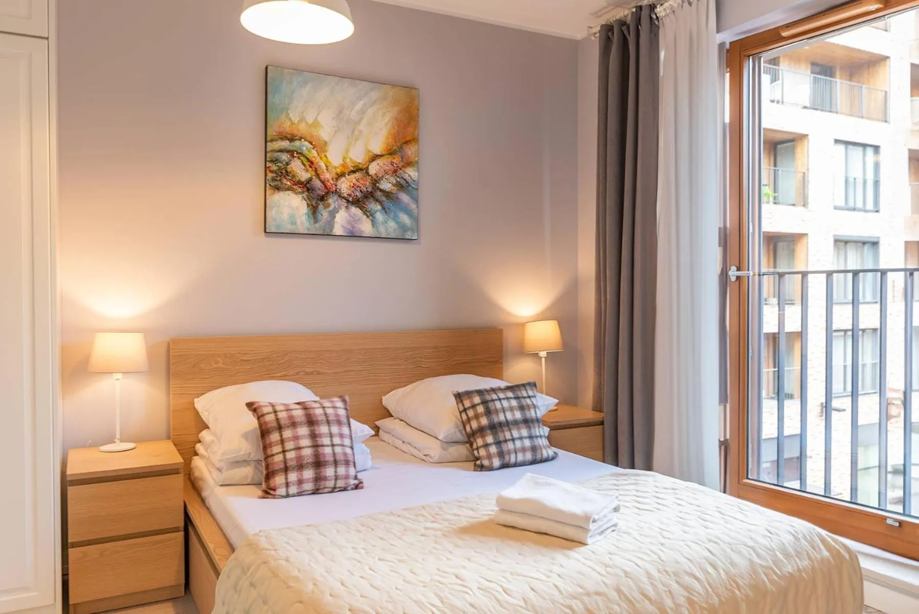 Bedroom, Bed in City Lights Apartments