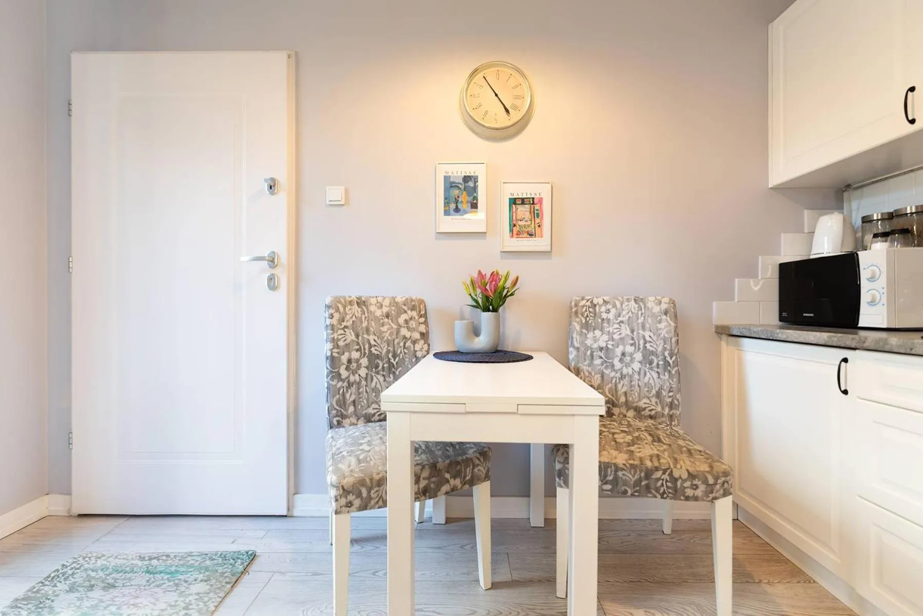 Kitchen or kitchenette in City Lights Apartments