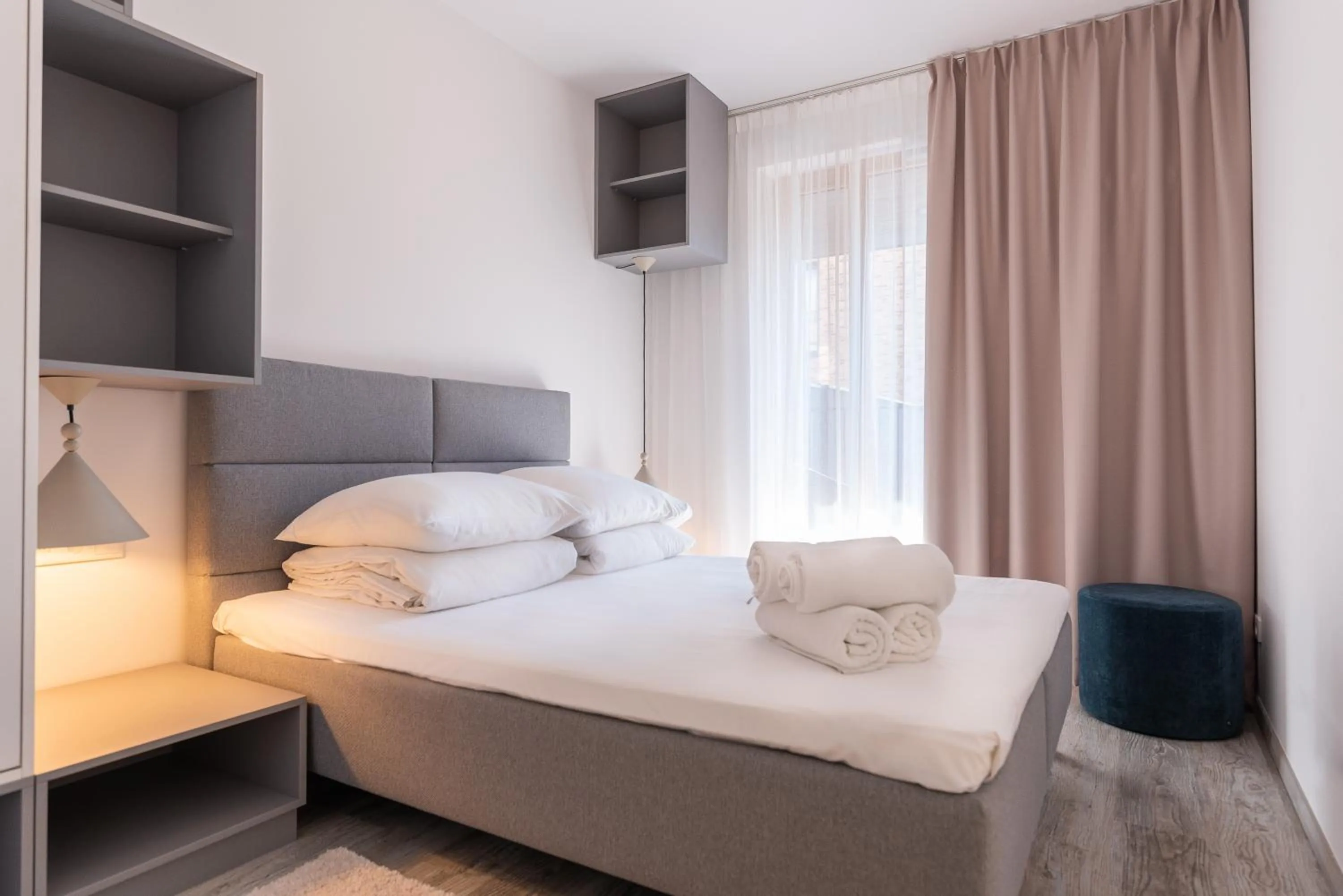 Bedroom, Bed in City Lights Apartments