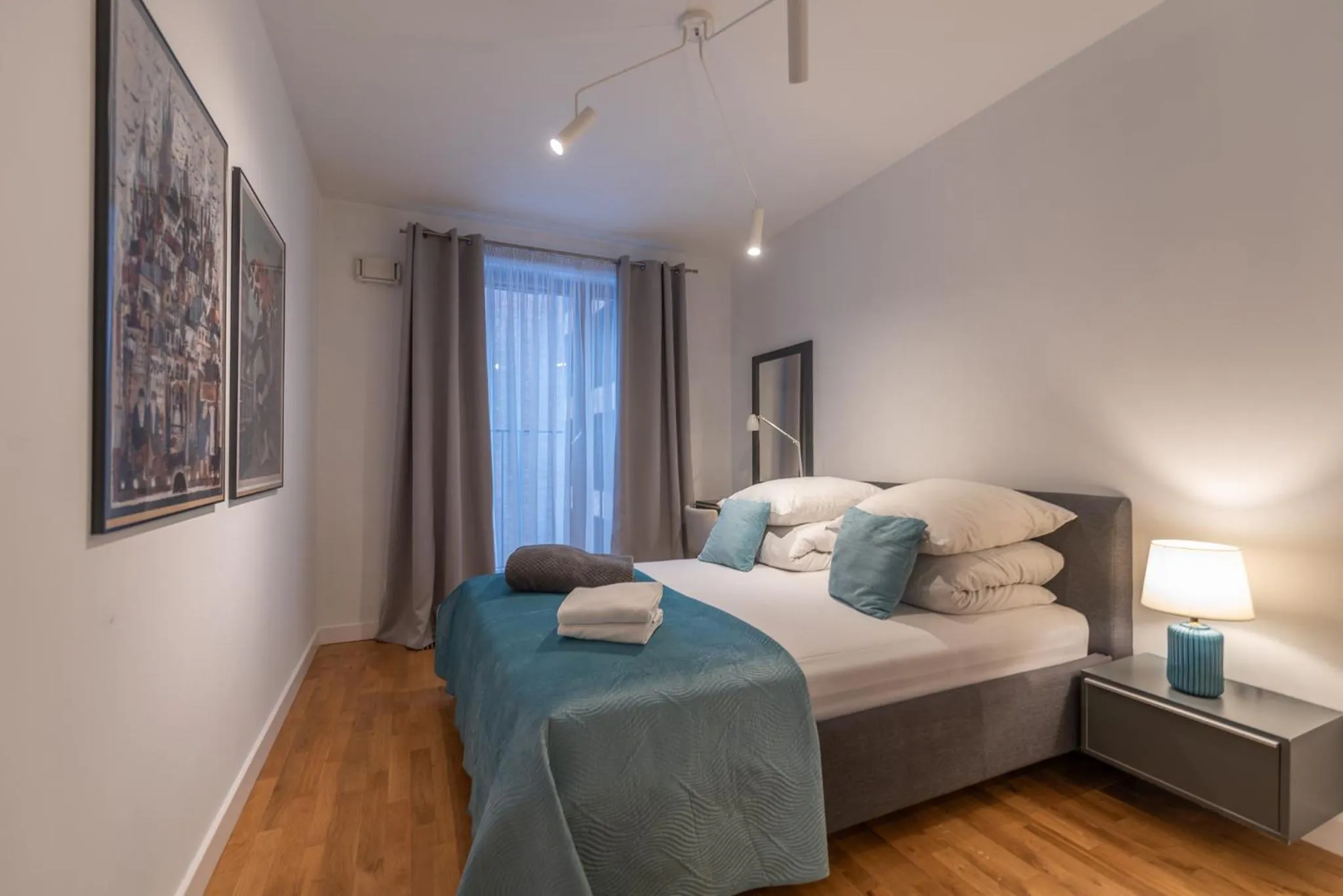 Seating area, Bed in City Lights Apartments