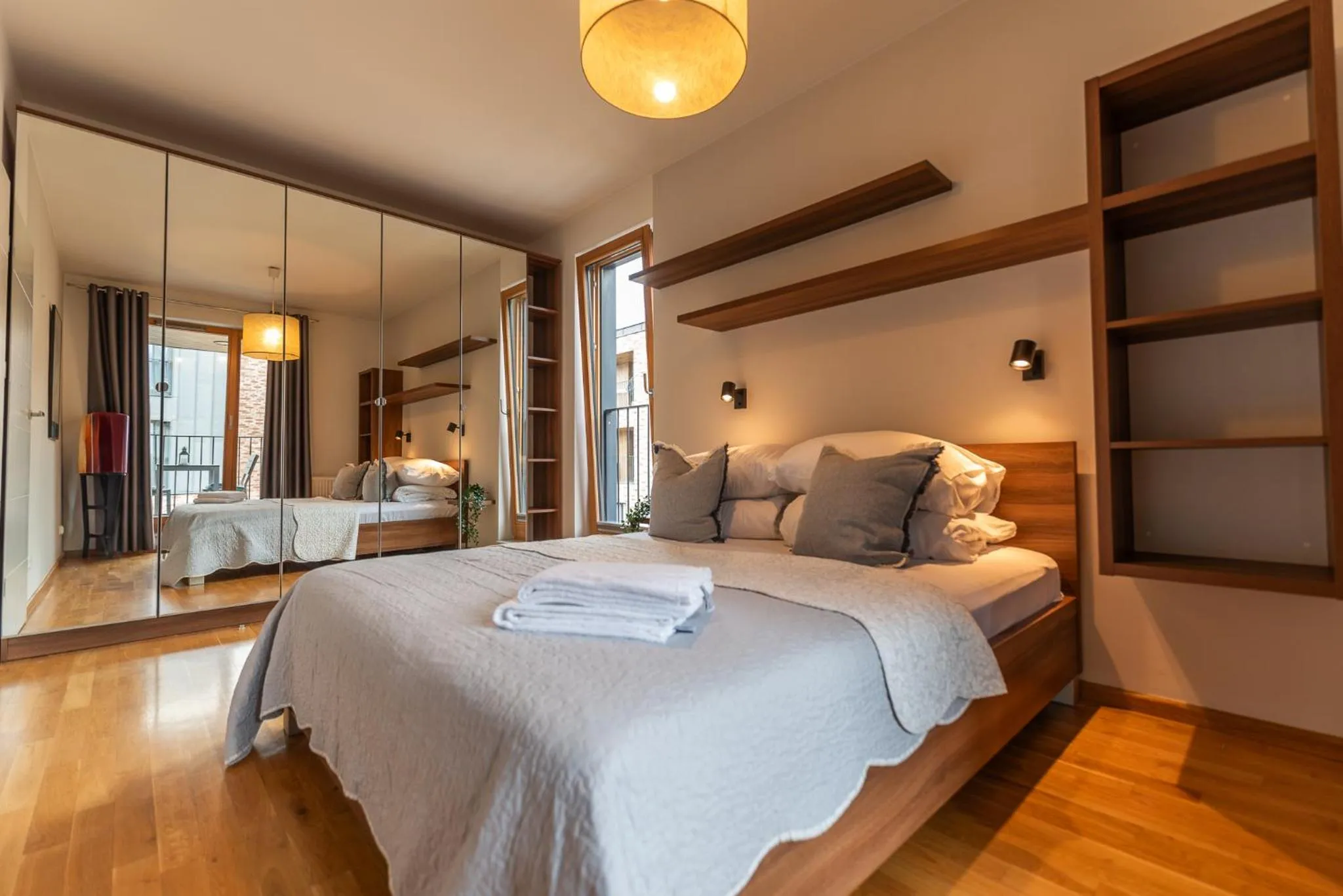 Bedroom, Bed in City Lights Apartments