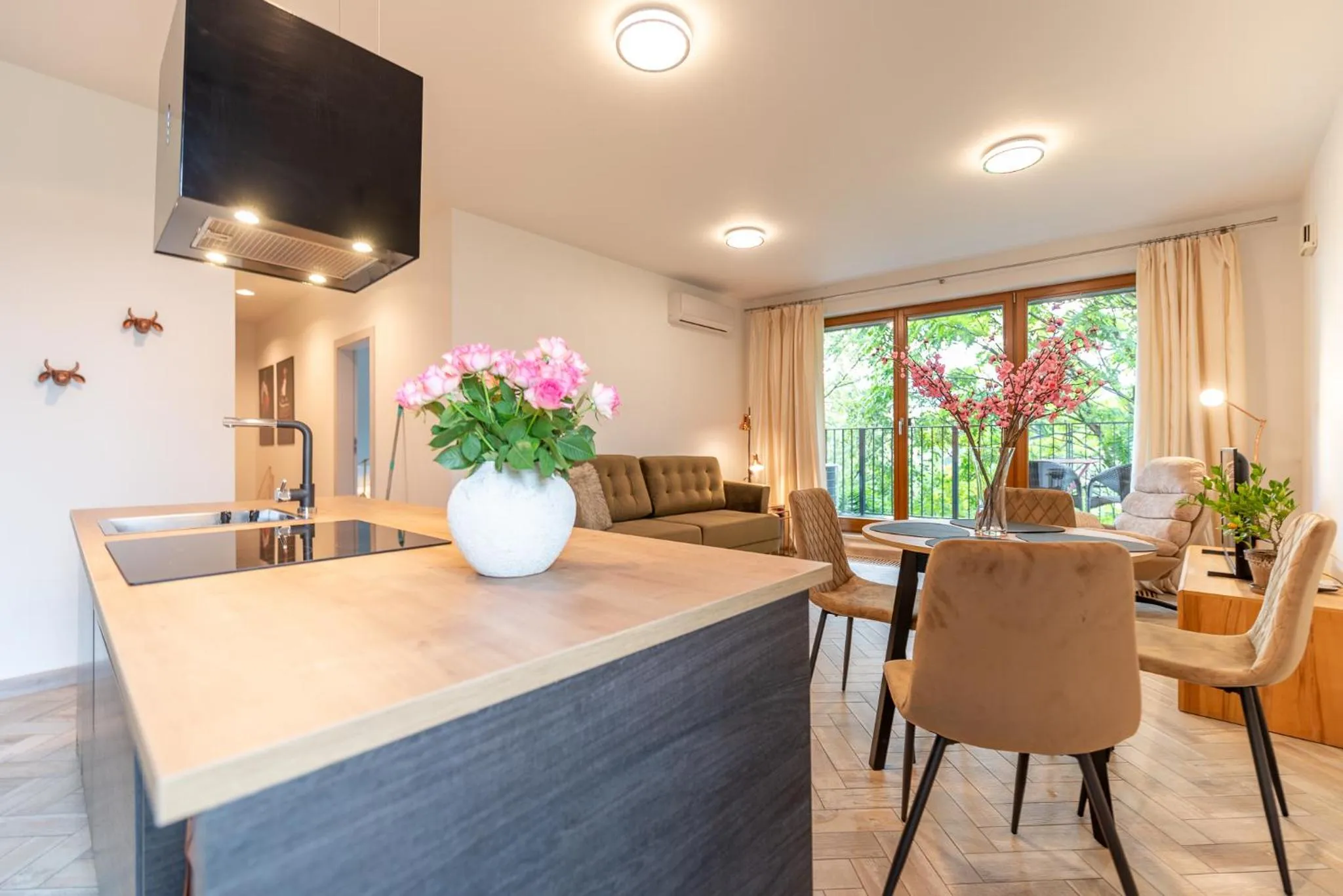 Kitchen or kitchenette in City Lights Apartments