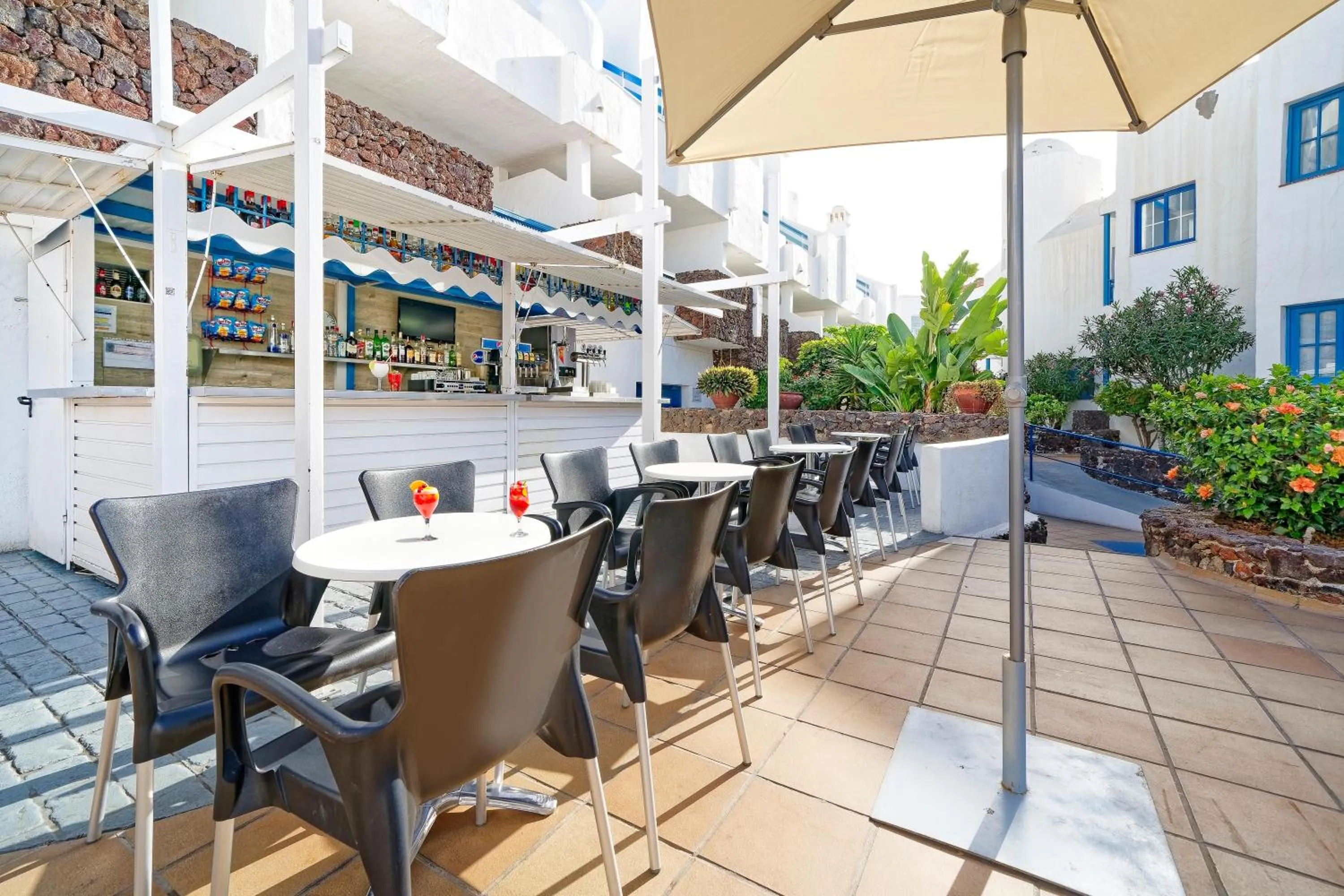 Lounge or bar in LABRANDA Bahía Fañabé & Villas