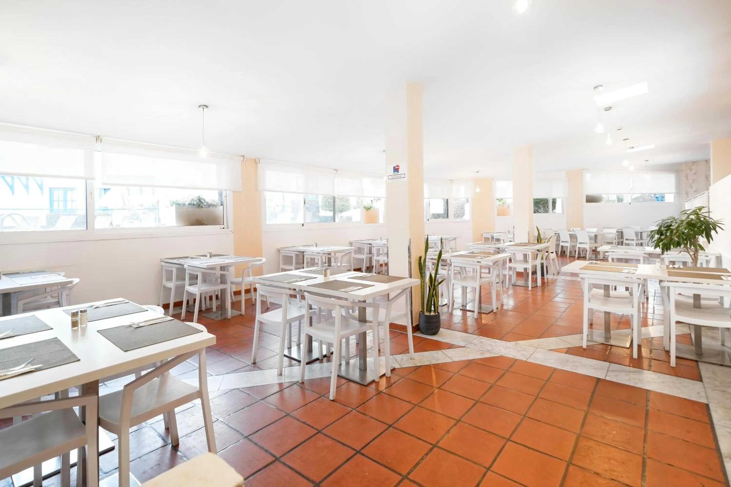 Restaurant/places to eat in LABRANDA Bahía Fañabé & Villas