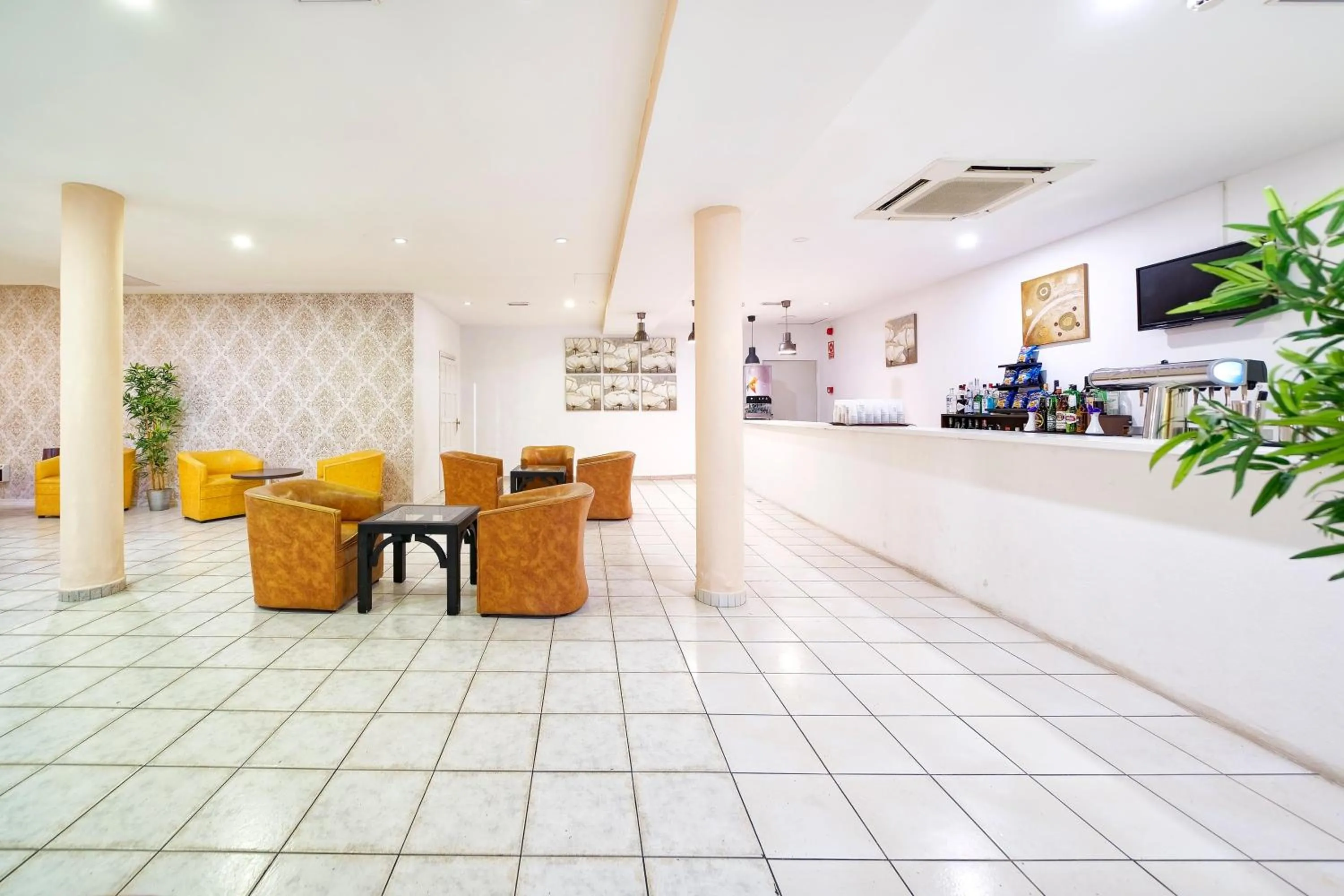 Lounge or bar in LABRANDA Bahía Fañabé & Villas