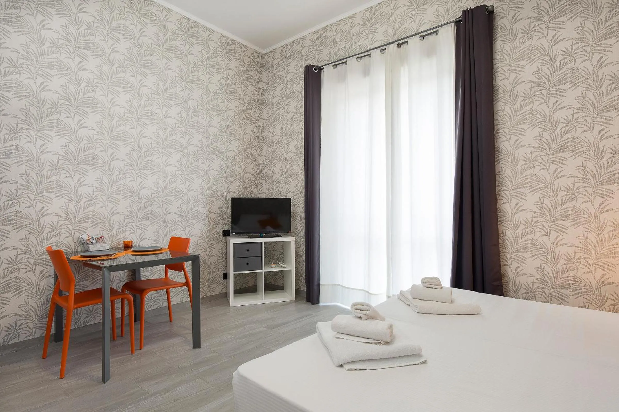 Dining area, Bed in Bnbook Residence La Red