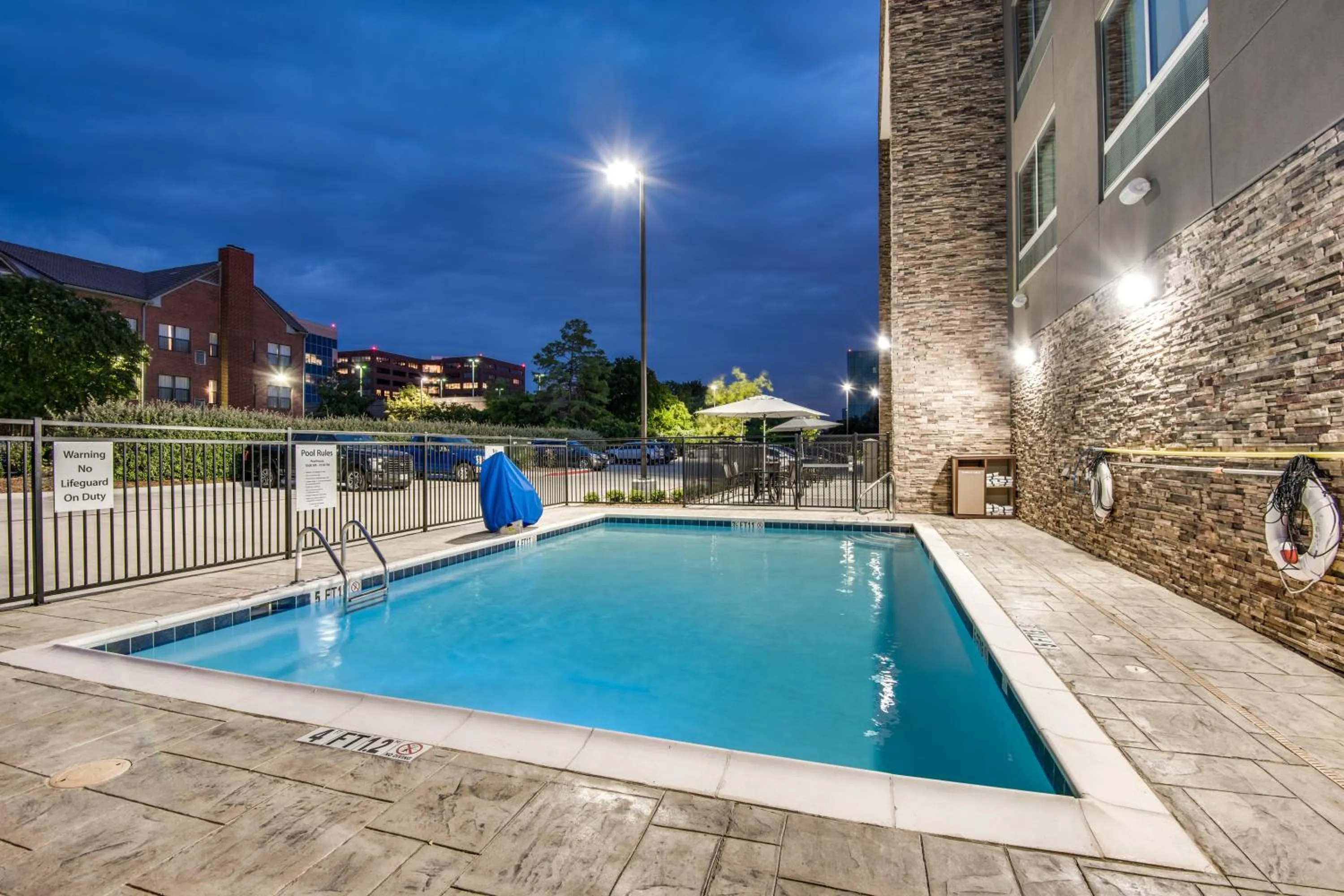 Swimming pool in Holiday Inn Express & Suites Dallas North - Addison by IHG