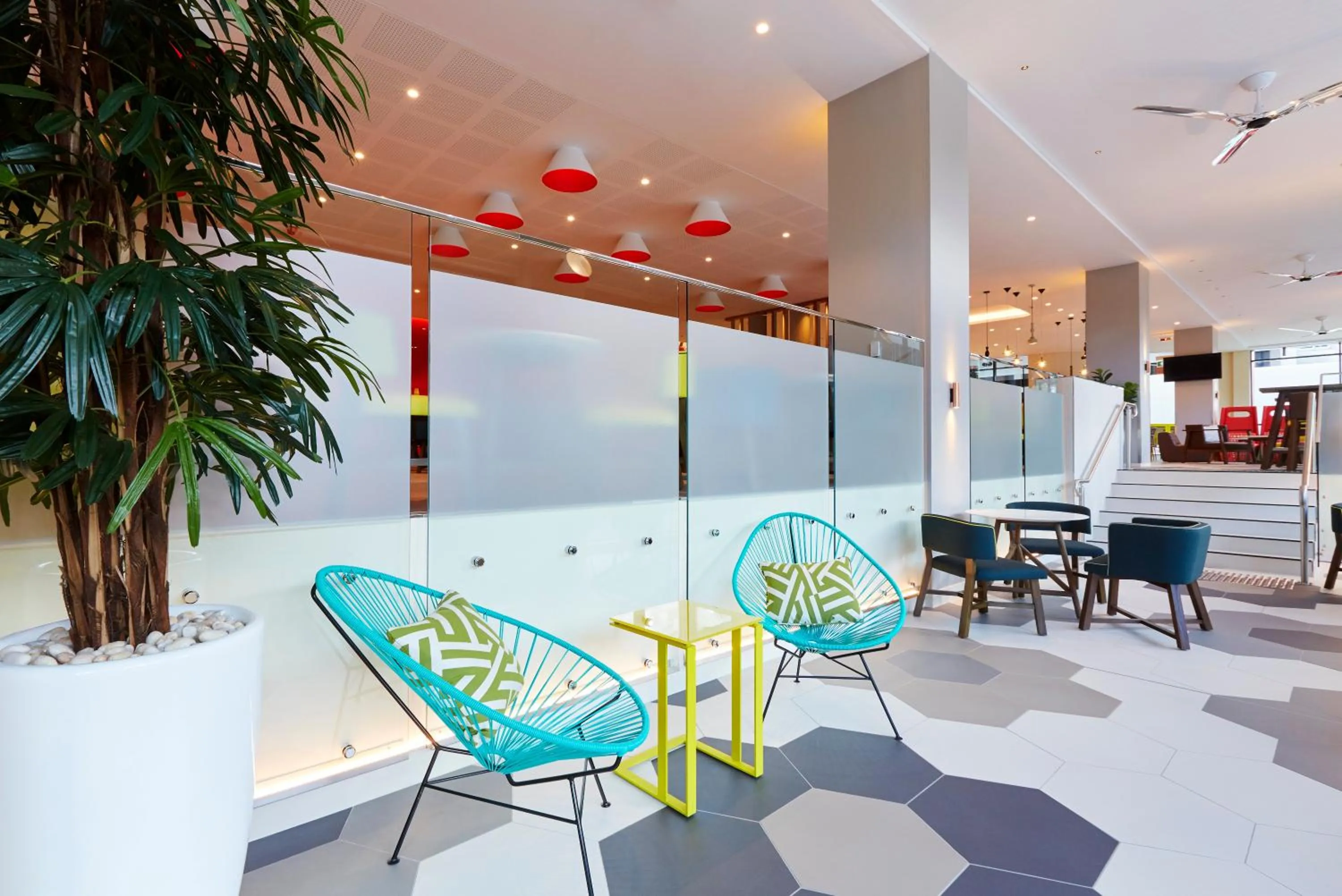 Lounge or bar in Holiday Inn Express Brisbane Central by IHG