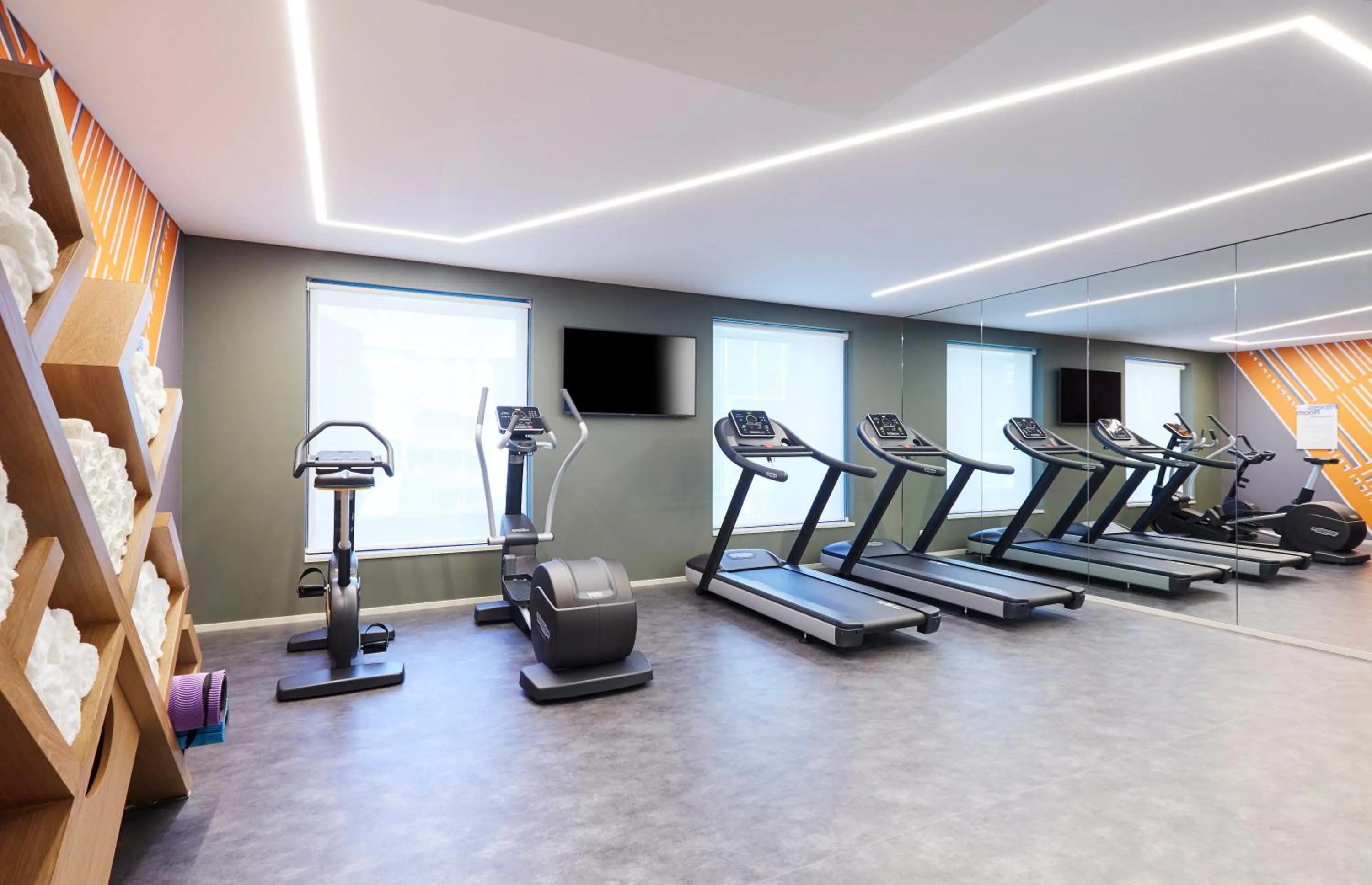 Fitness centre/facilities in Holiday Inn Express Brisbane Central by IHG