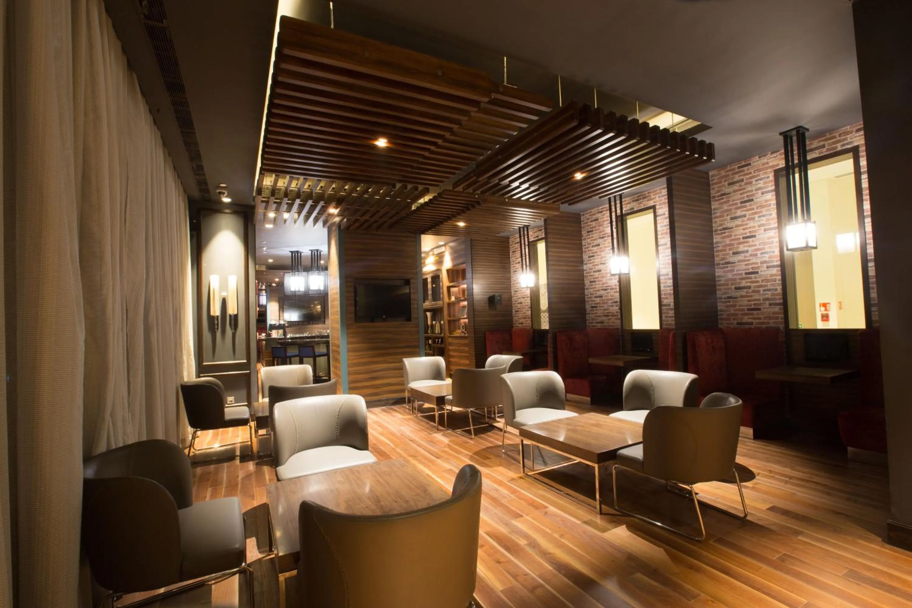 Lounge or bar in Holiday Inn Chennai OMR IT Expressway by IHG