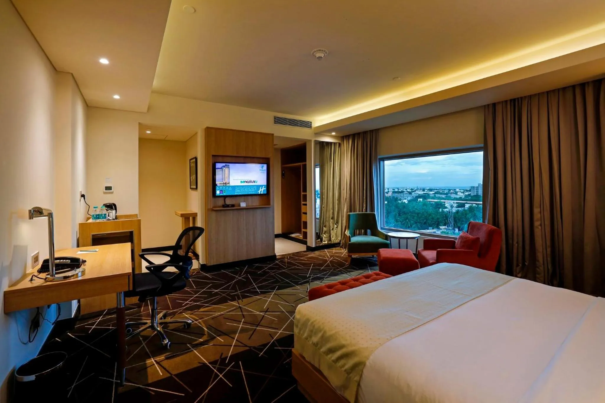 Photo of the whole room, Bed in Holiday Inn Chennai OMR IT Expressway by IHG