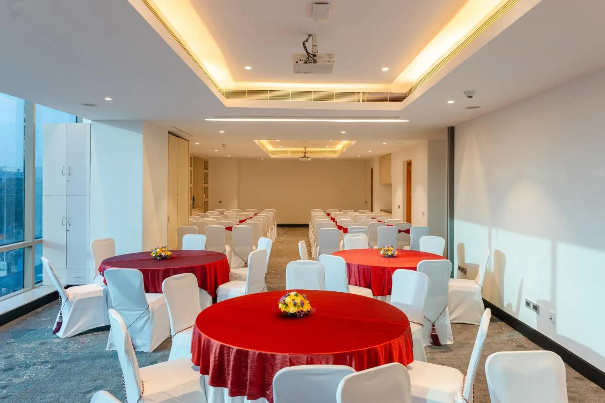 Meeting/conference room in Holiday Inn Chennai OMR IT Expressway by IHG