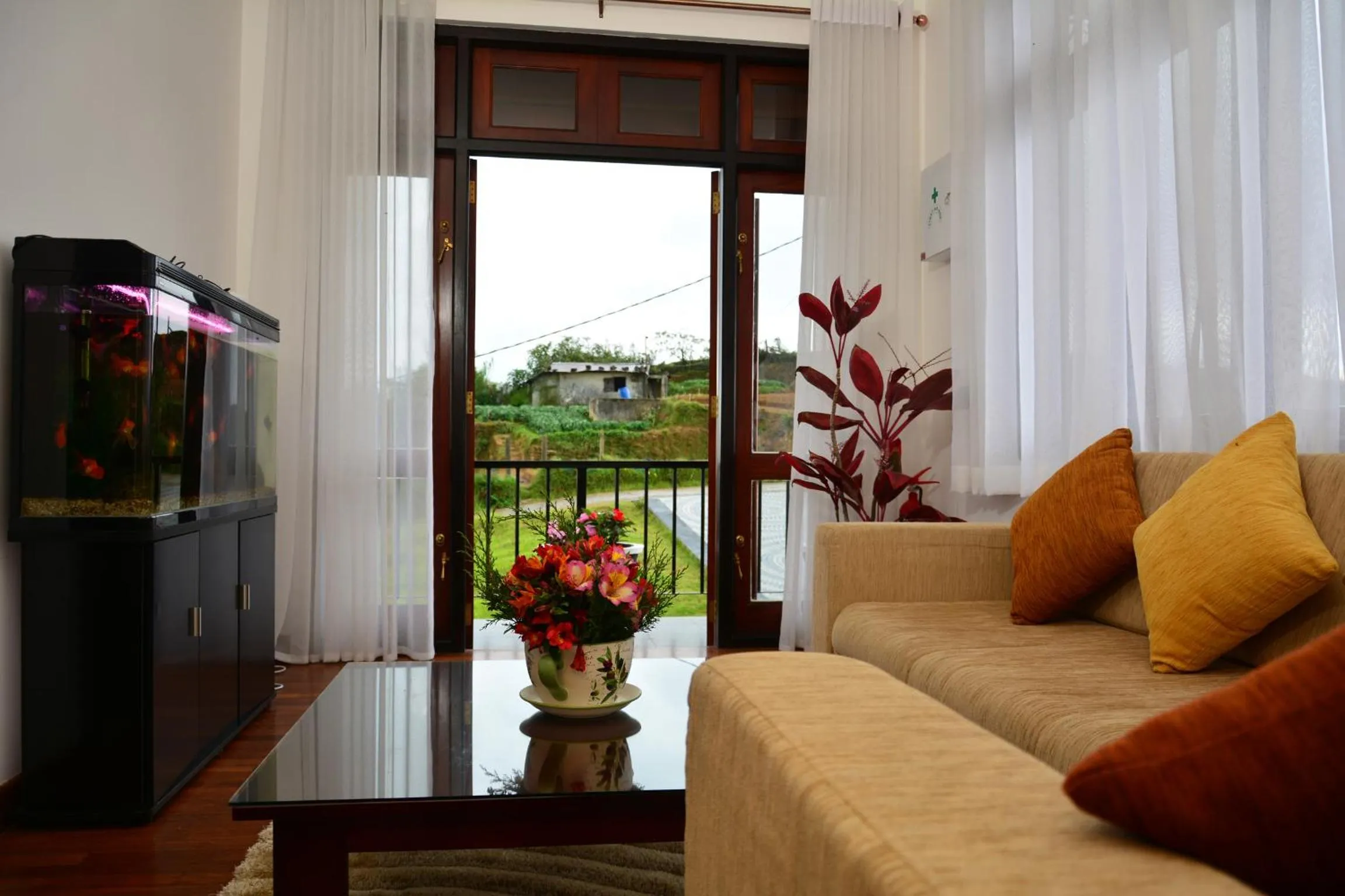 Library in Villa Mount Royal