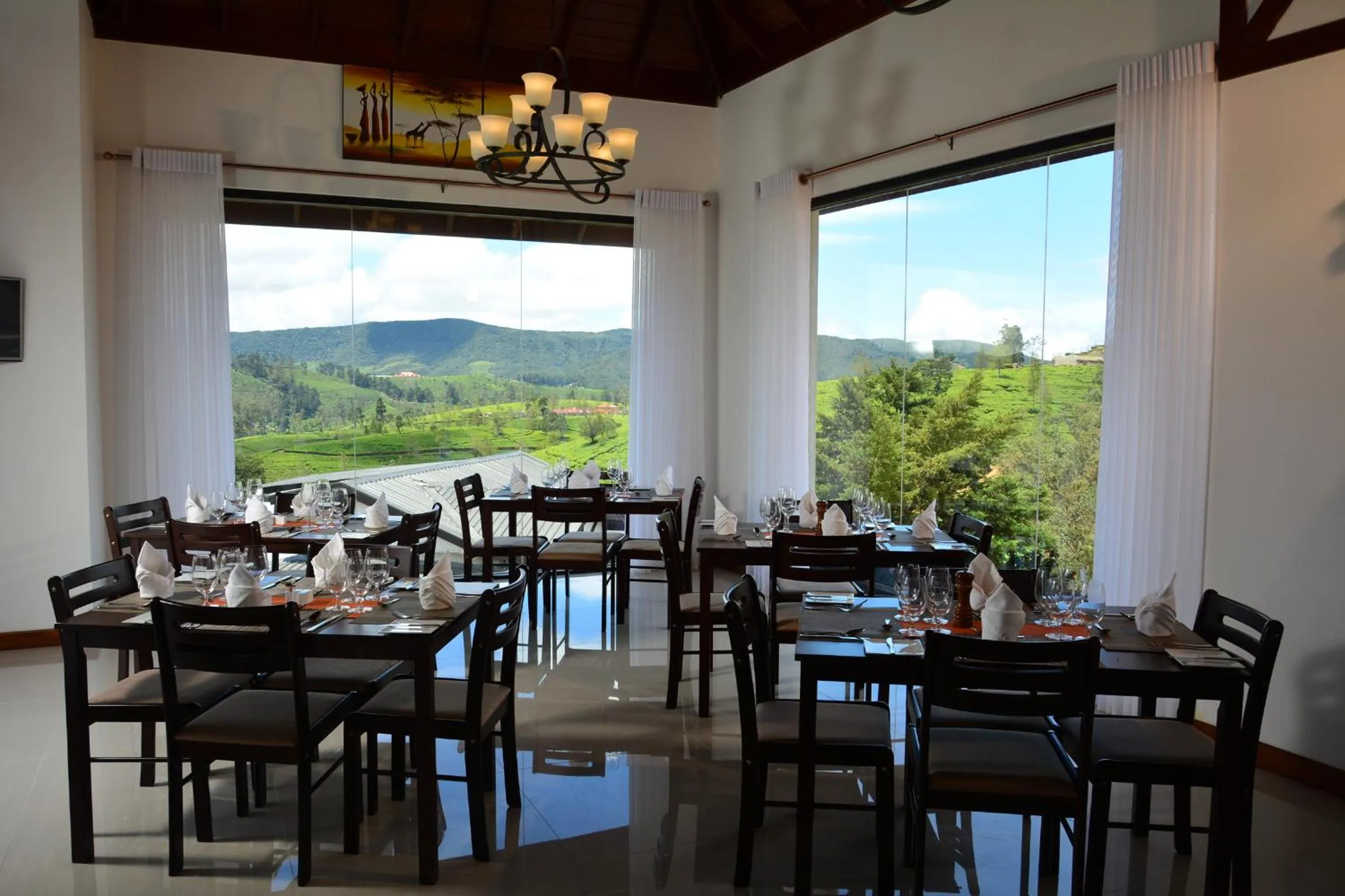 Restaurant/places to eat in Villa Mount Royal