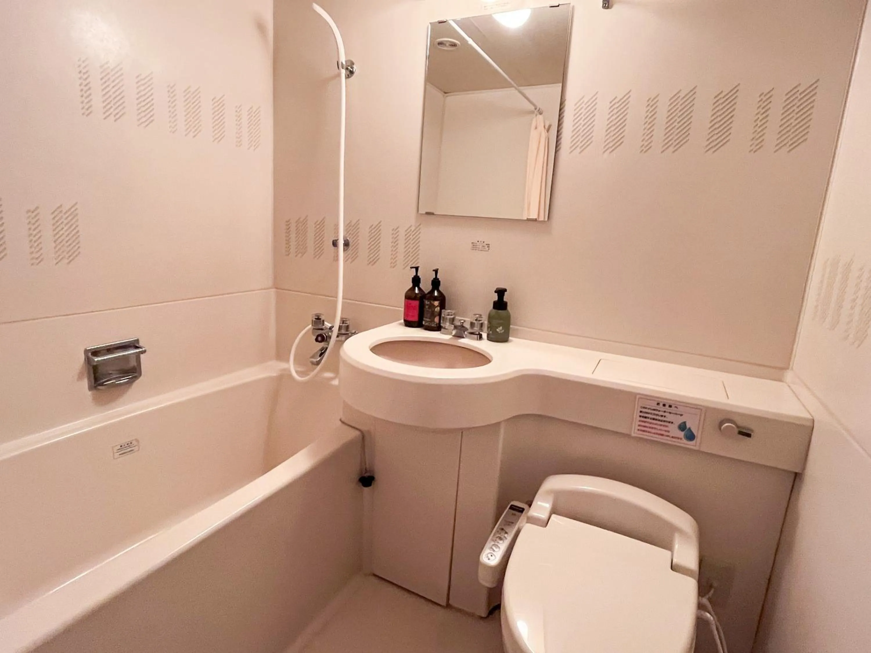 Toilet in HOTEL CROWN HILLS FUJINOMIYA