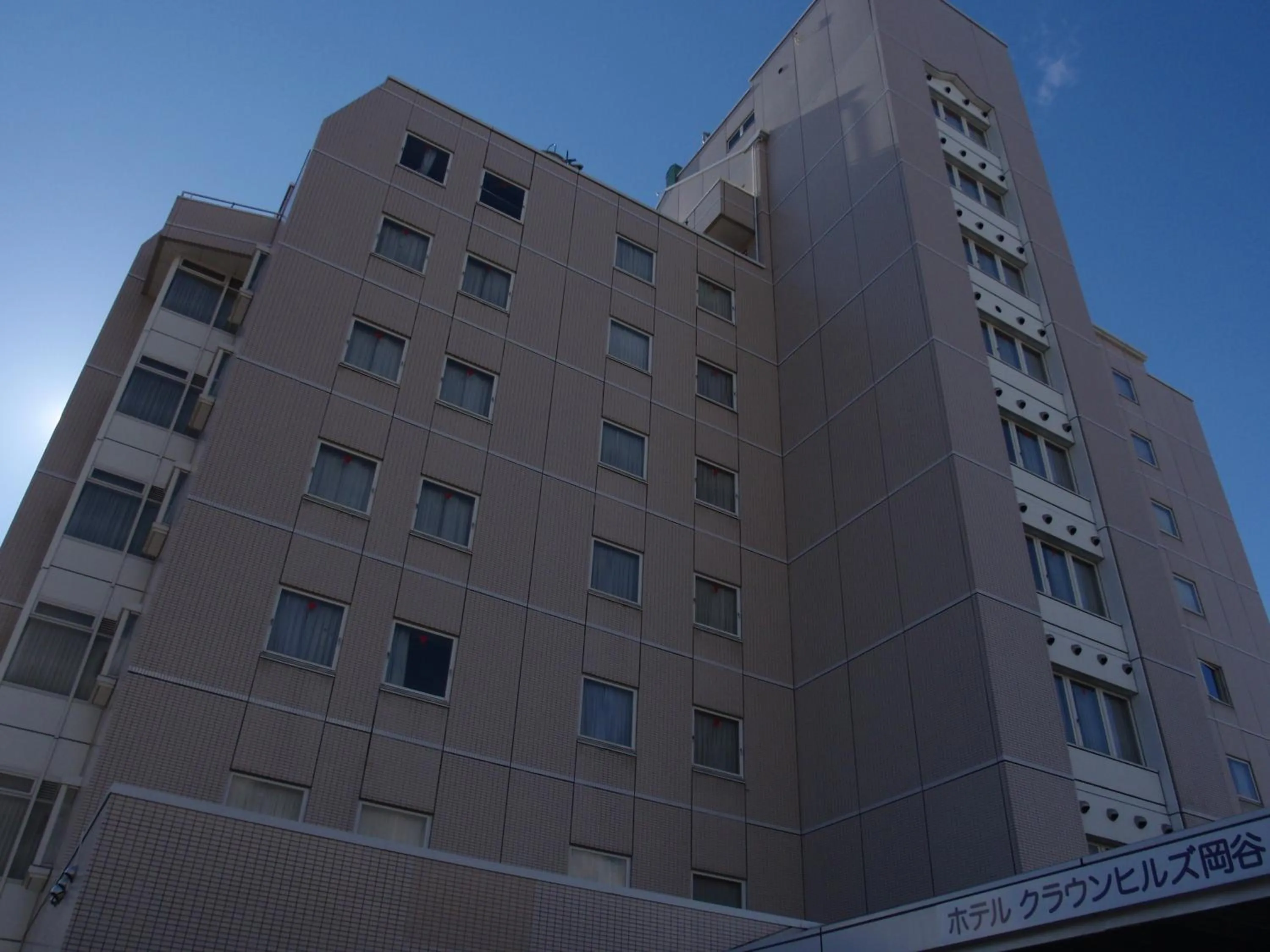Facade/entrance in Hotel Crown Hills Okaya