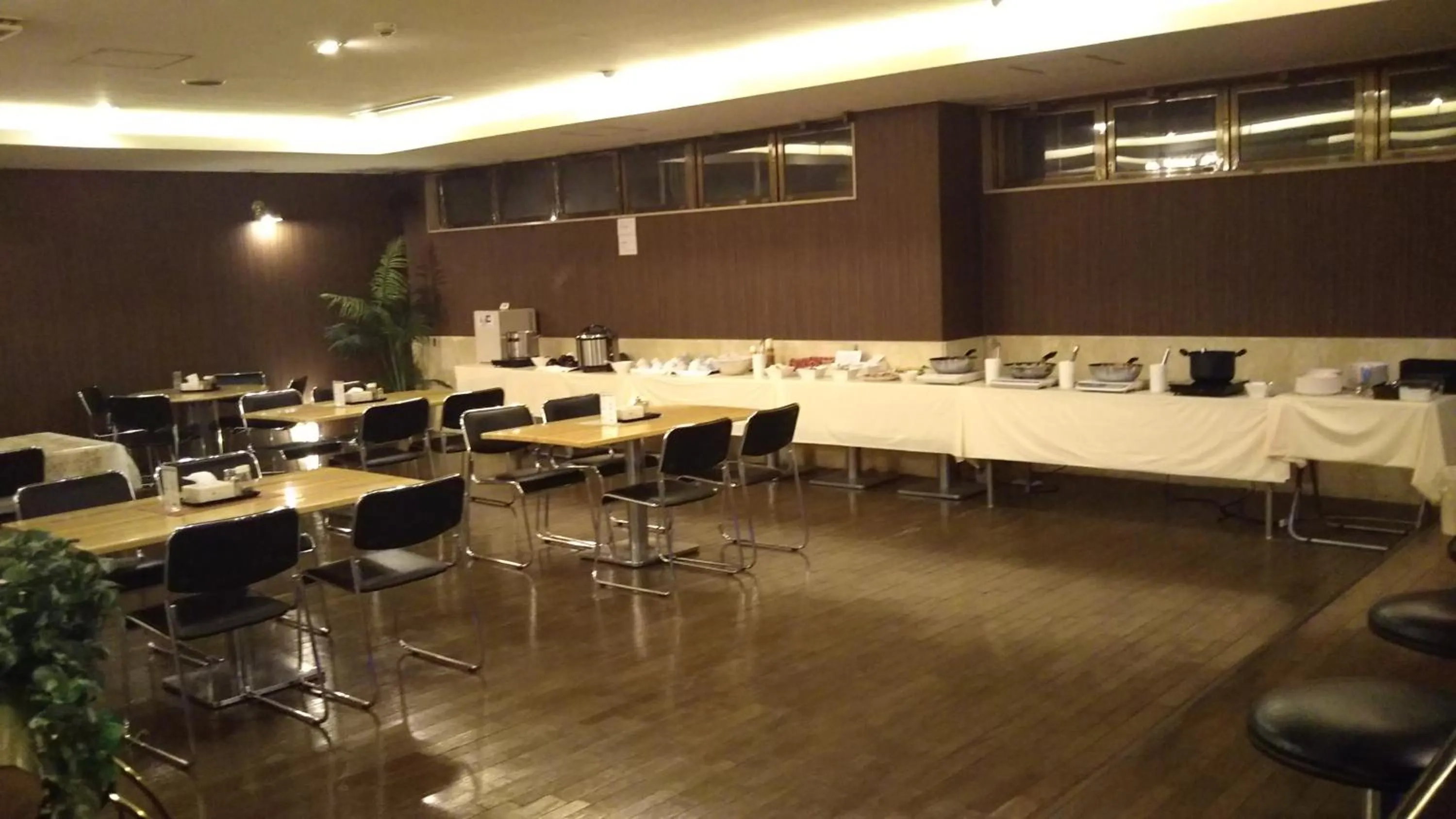 Restaurant/places to eat in Hotel Hitachi Hills