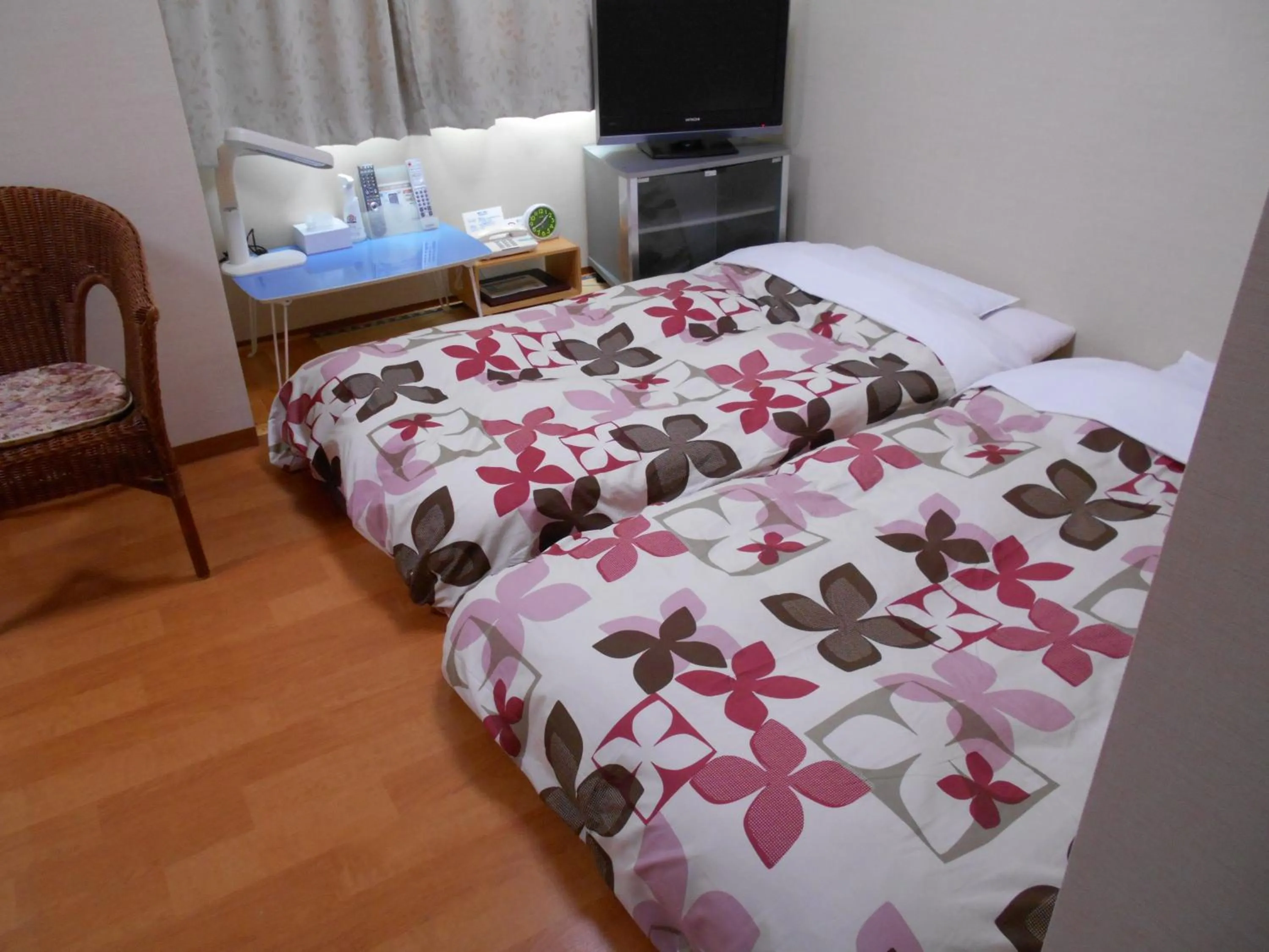 Bed in New Central Hotel Katsuta