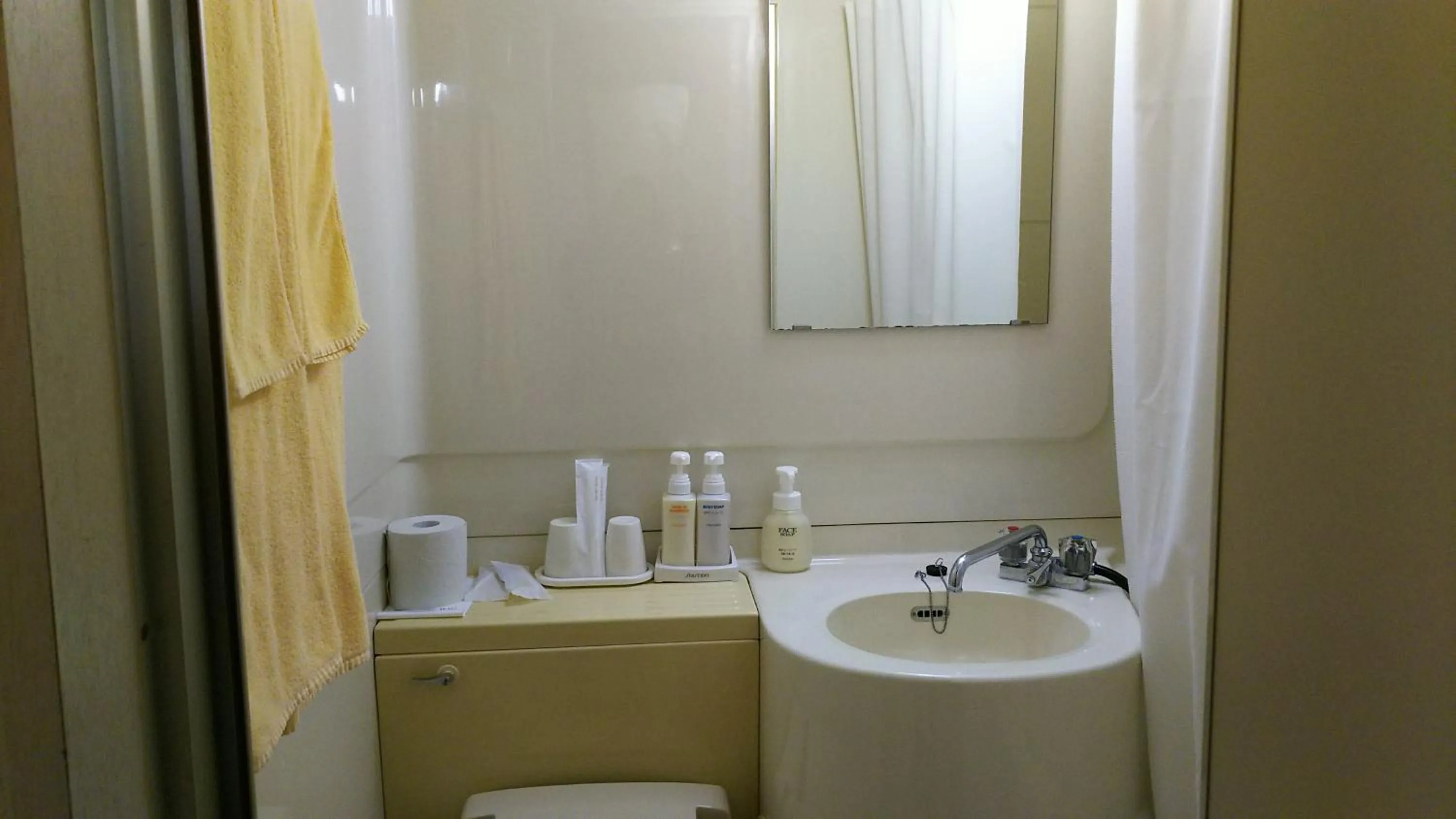 Photo of the whole room in New Central Hotel Katsuta