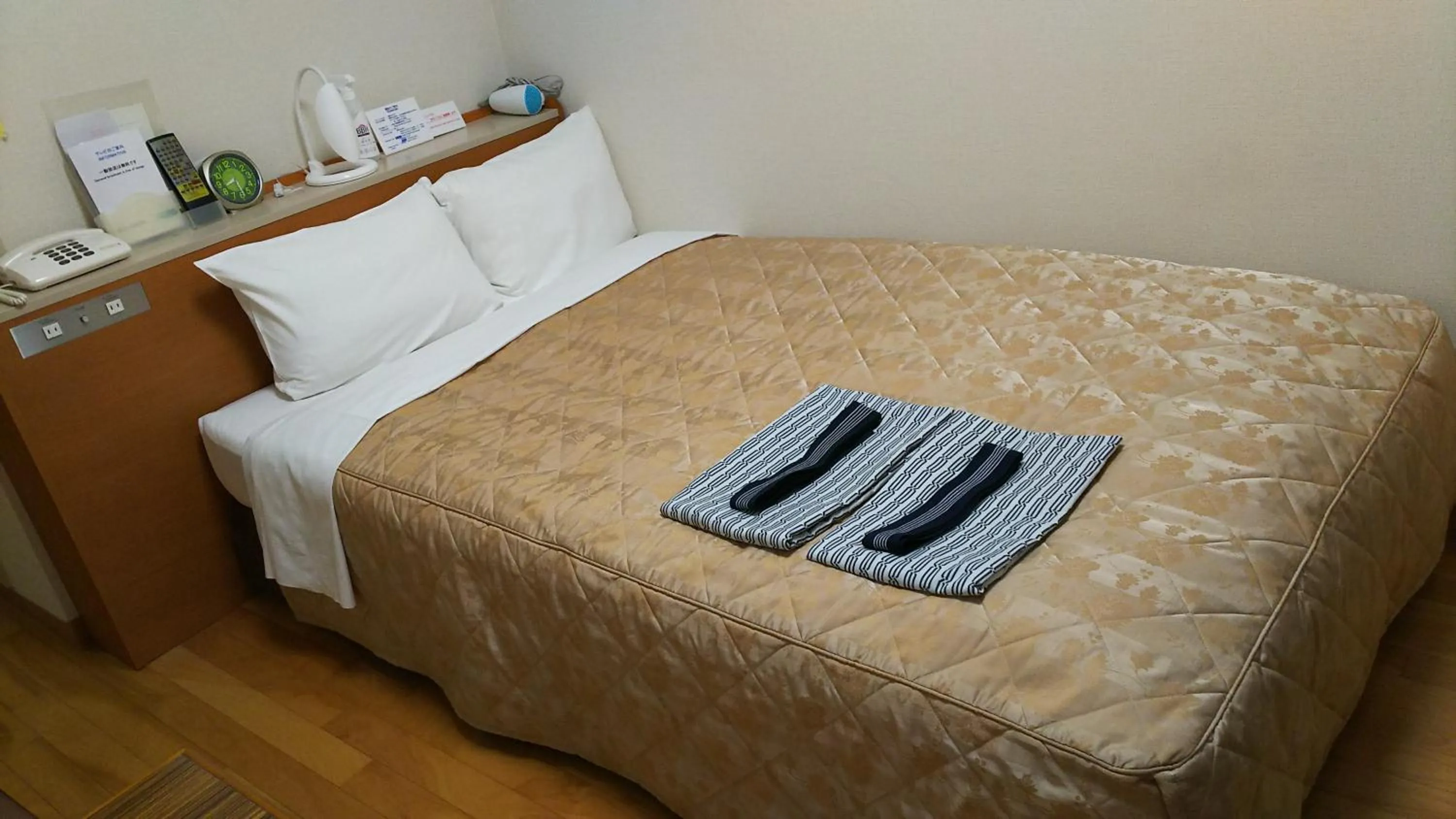 Photo of the whole room, Bed in New Central Hotel Katsuta