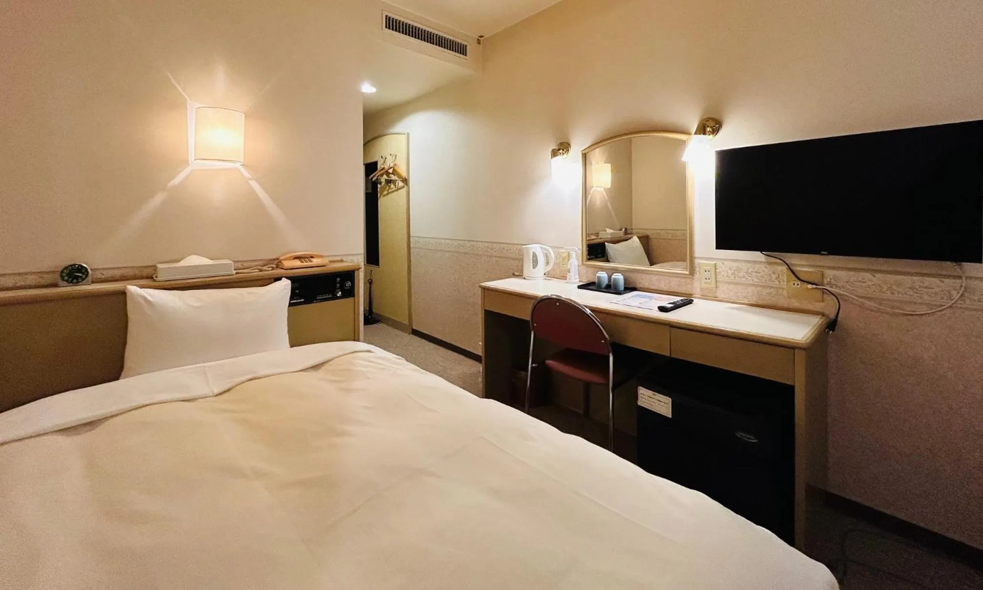 Photo of the whole room, Bed in Hotel Crown Hills Kanazawa