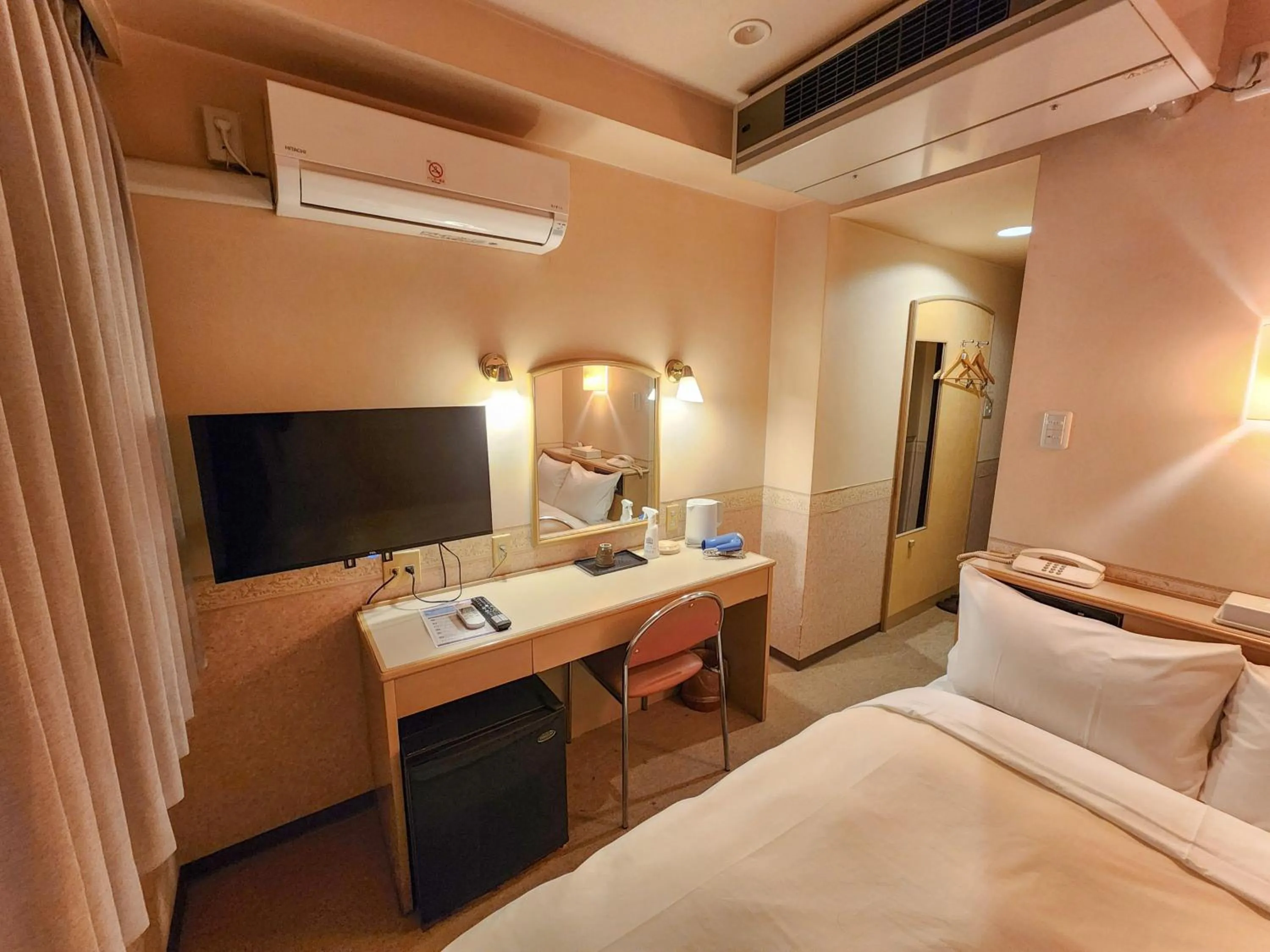 Photo of the whole room, Bed in Hotel Crown Hills Kanazawa