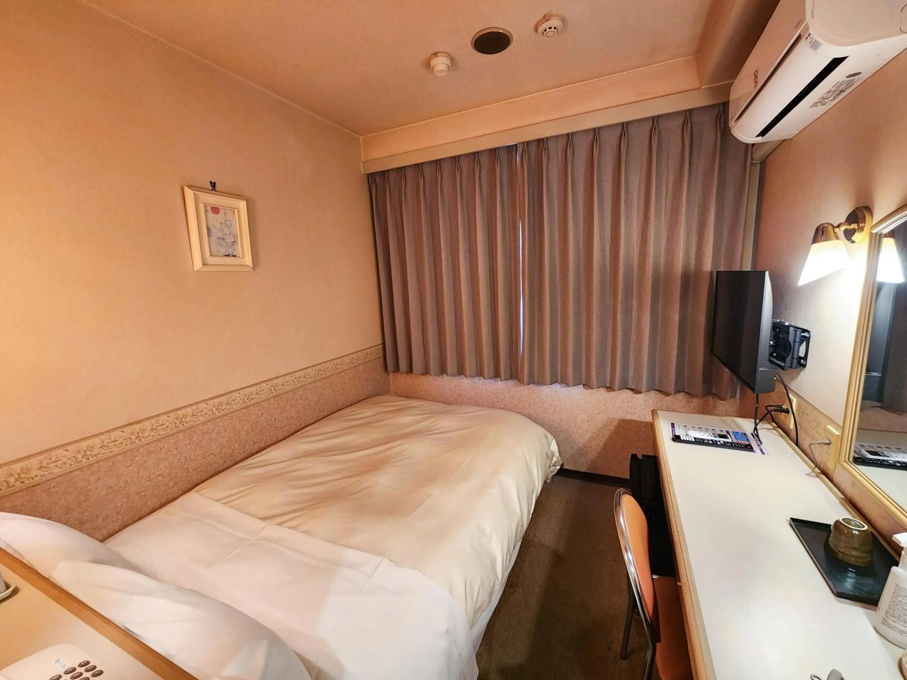 Photo of the whole room, Bed in Hotel Crown Hills Kanazawa
