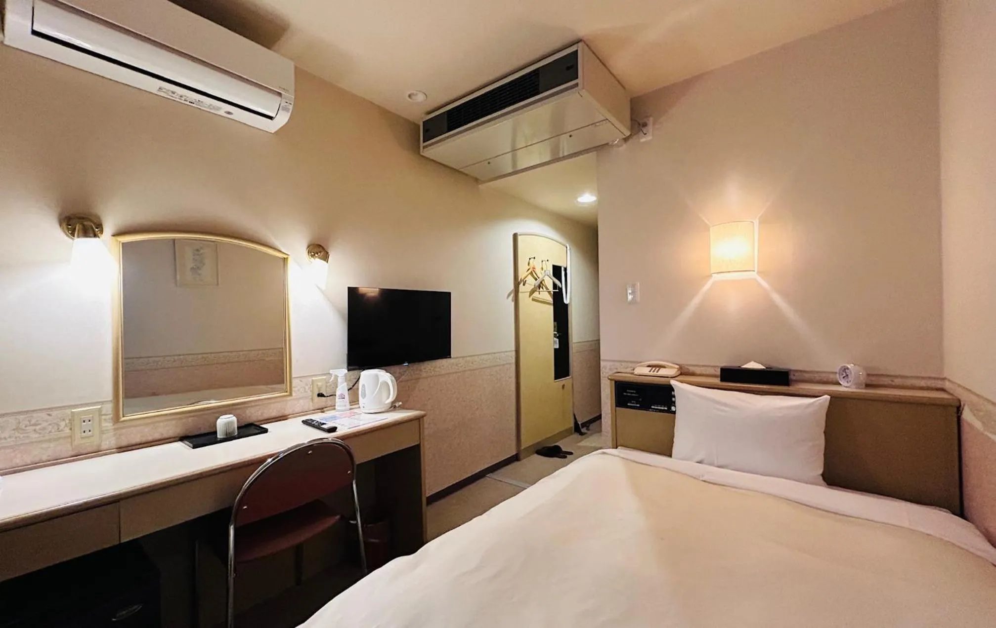 Photo of the whole room, Bed in Hotel Crown Hills Kanazawa