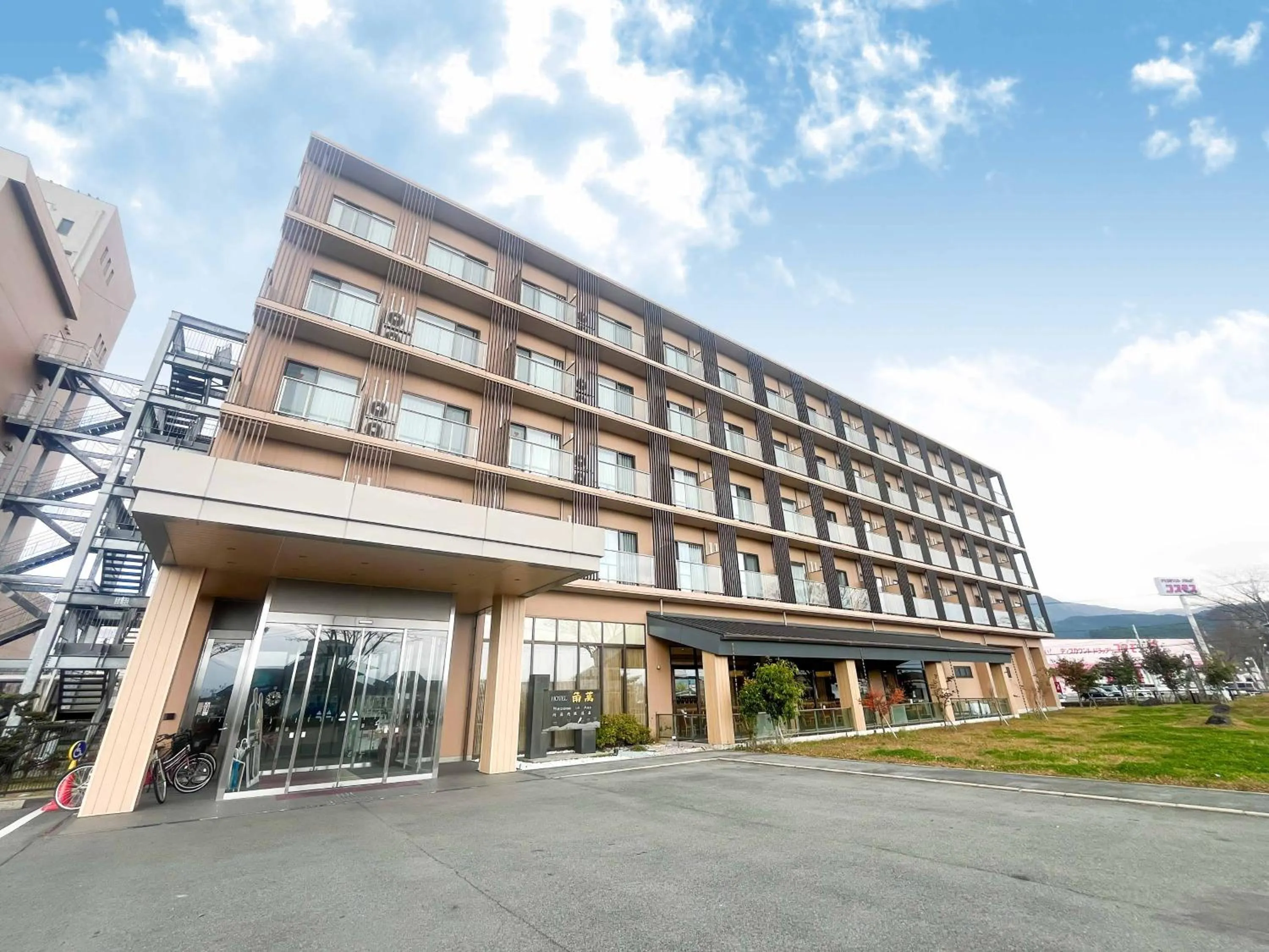 Property building in Hotel Kadoman