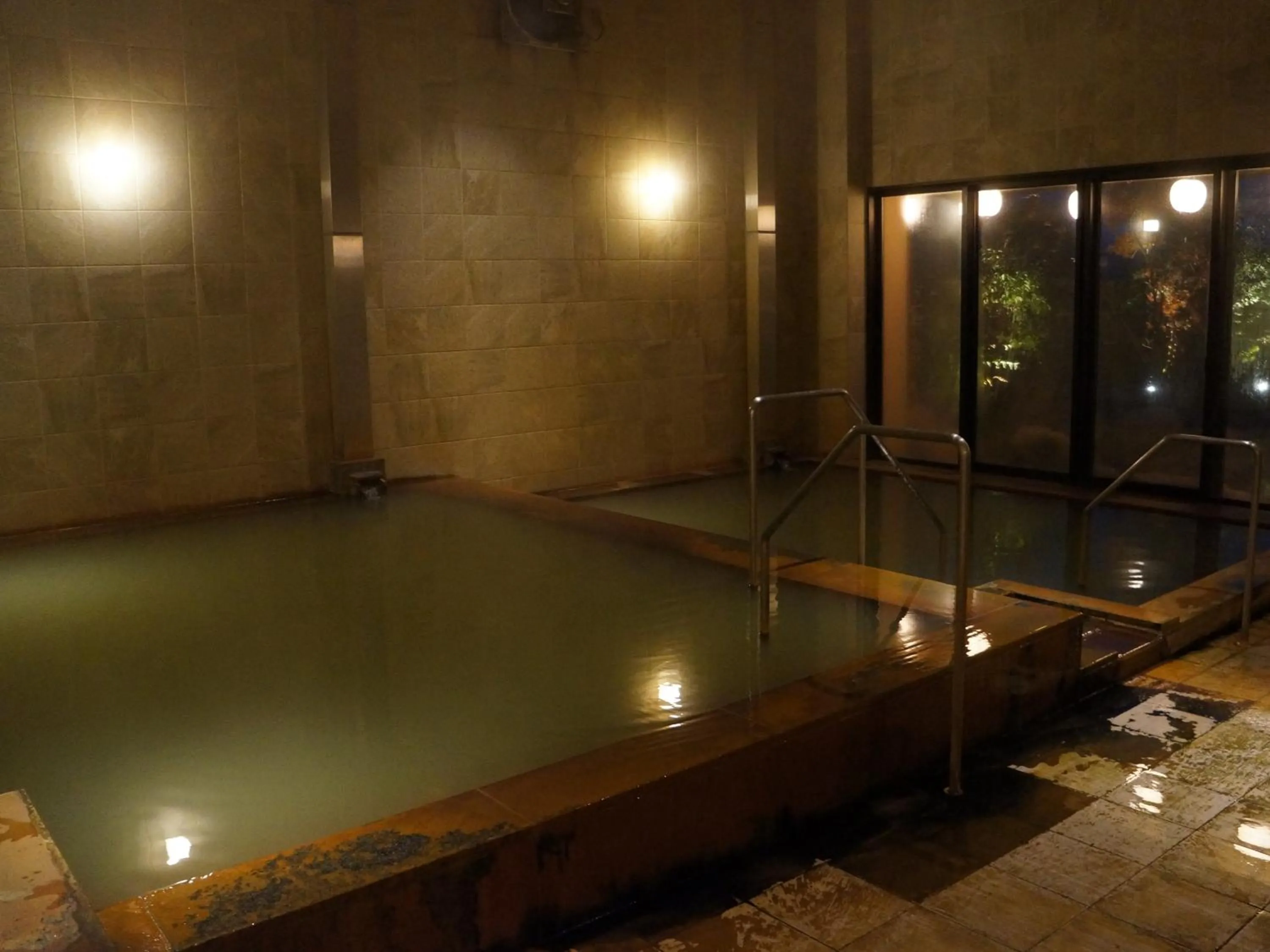 Public Bath in Hotel Kadoman