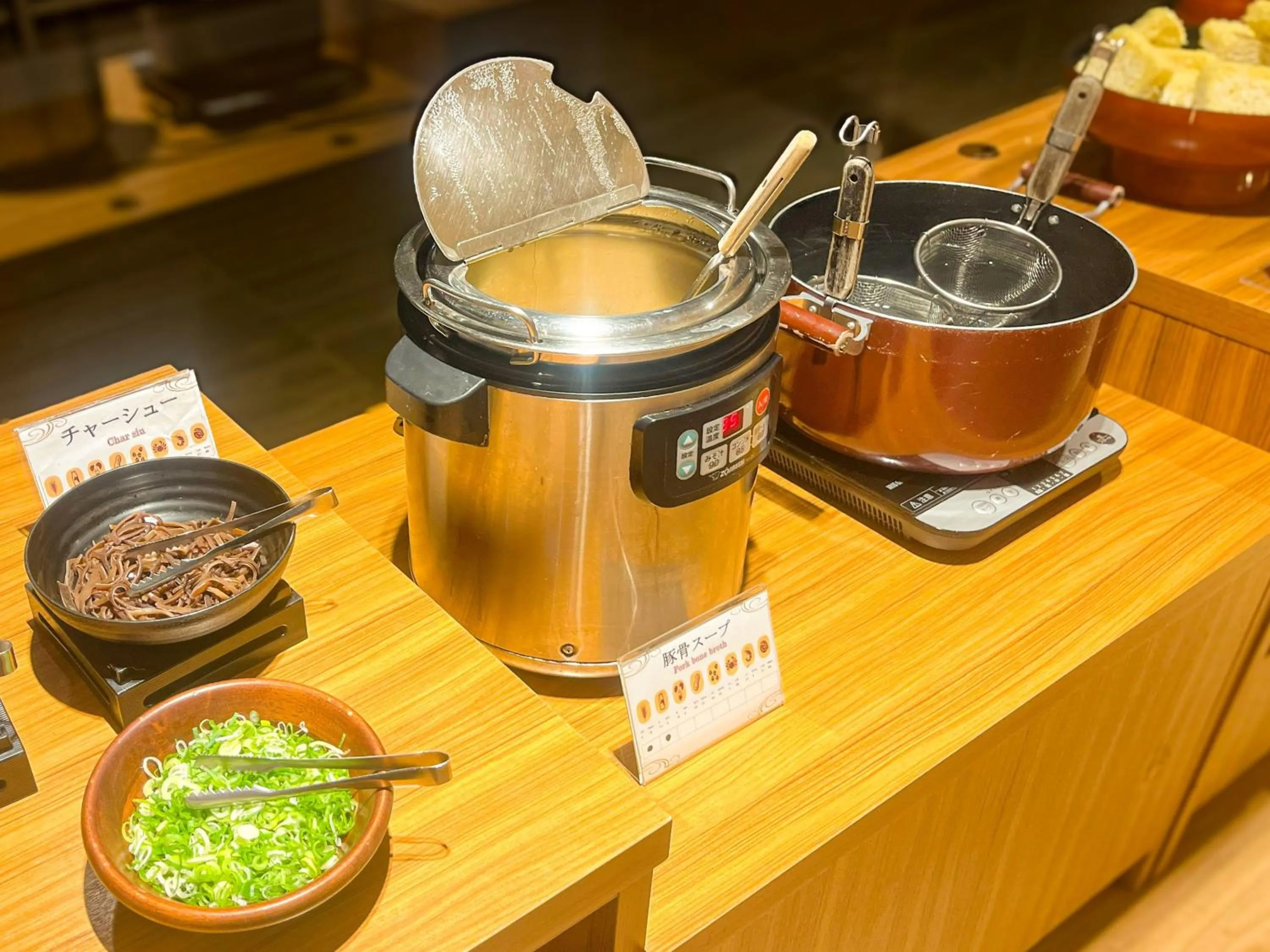 Restaurant/places to eat in Hotel Kadoman