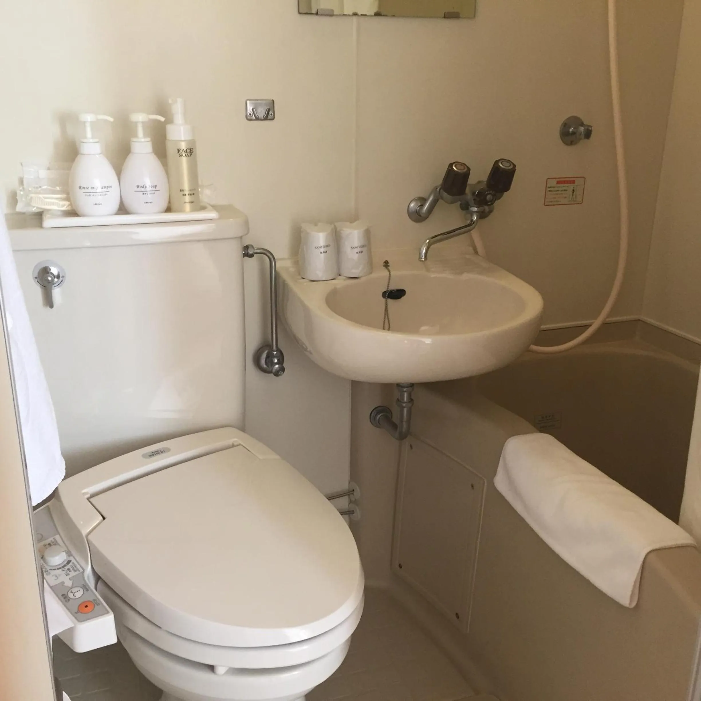 Shower in Hotel Niihama Hills