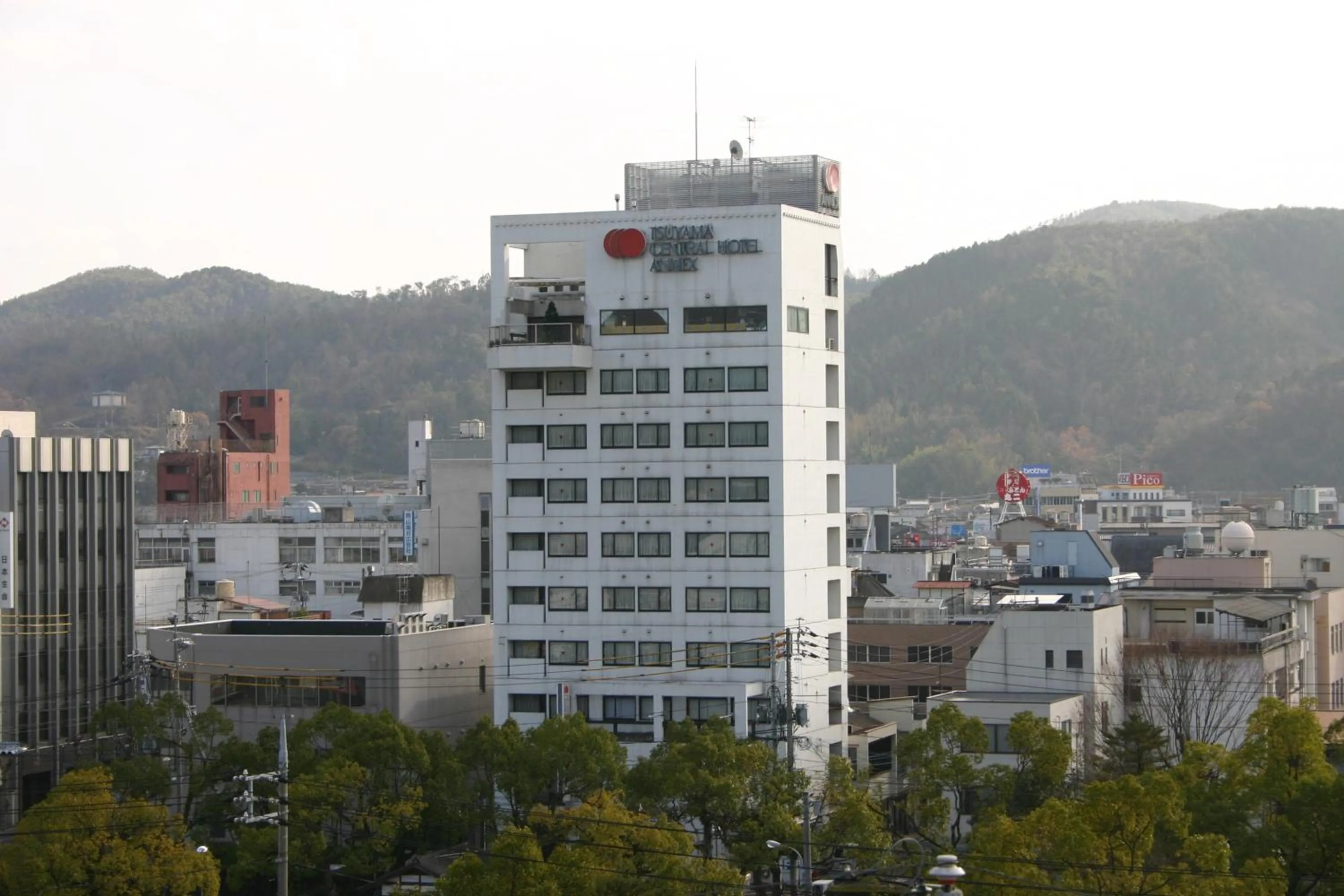 Facade/entrance in Tsuyama Central Hotel Annex