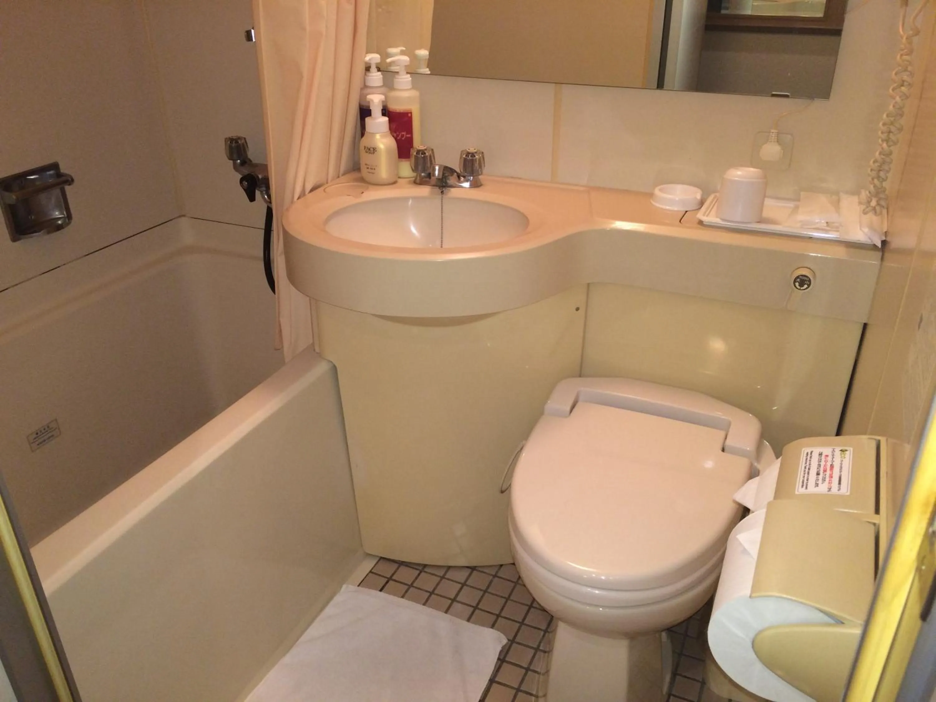 Photo of the whole room in Hotel Crown Hills Tokuyama