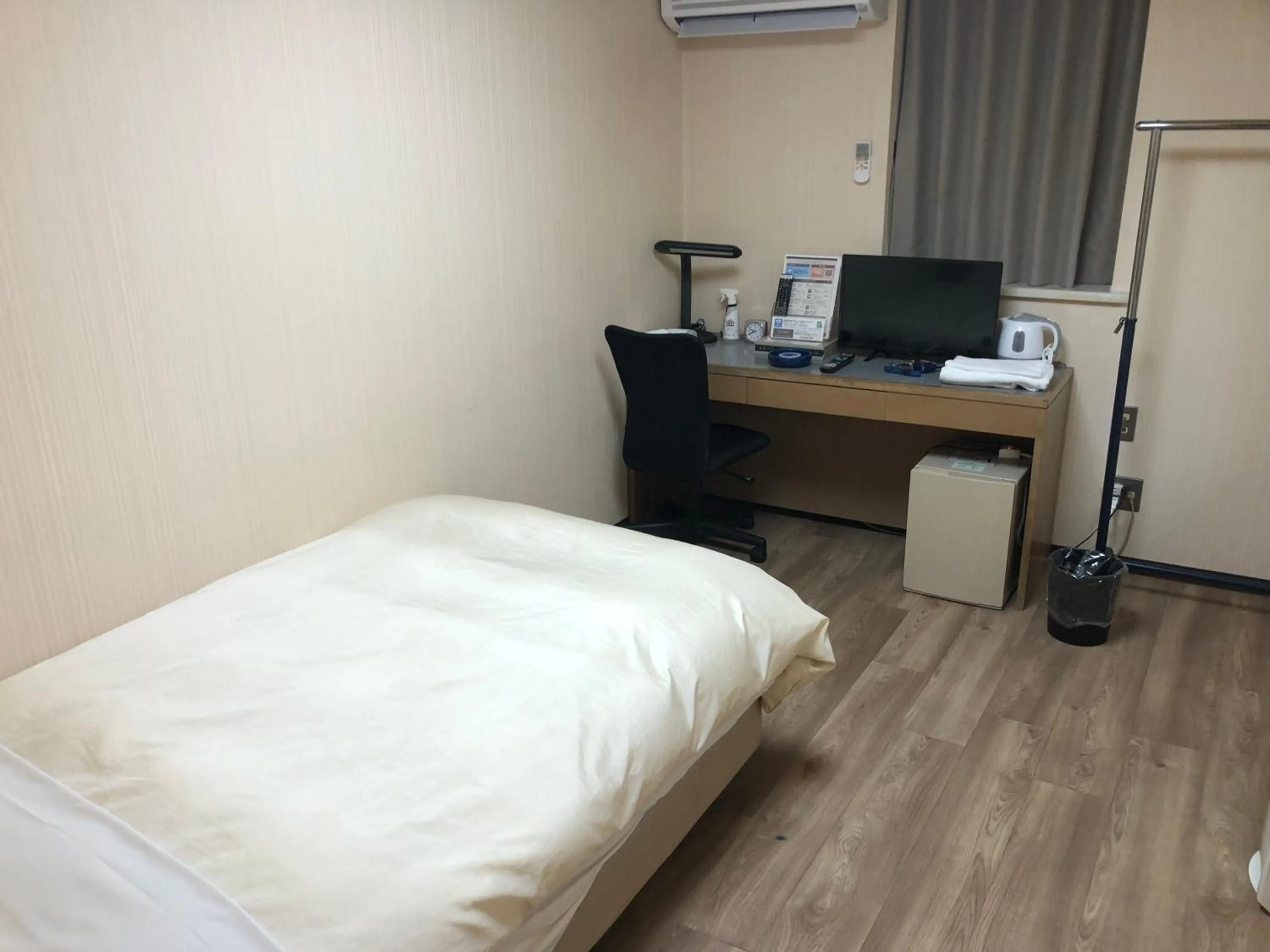 Photo of the whole room, Bed in Hotel Kimitsu Hills