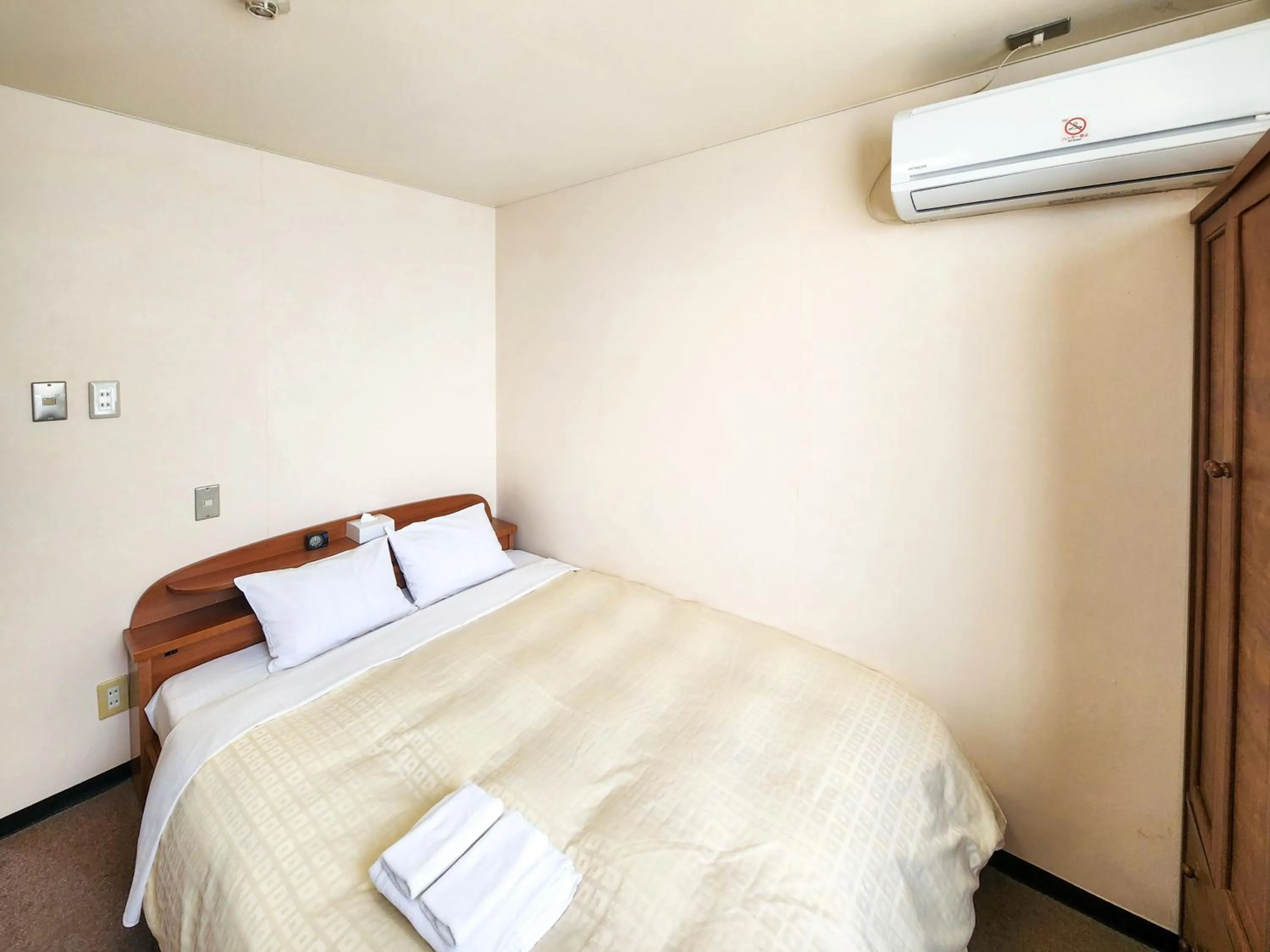 Photo of the whole room, Bed in Hotel Himeji Hills