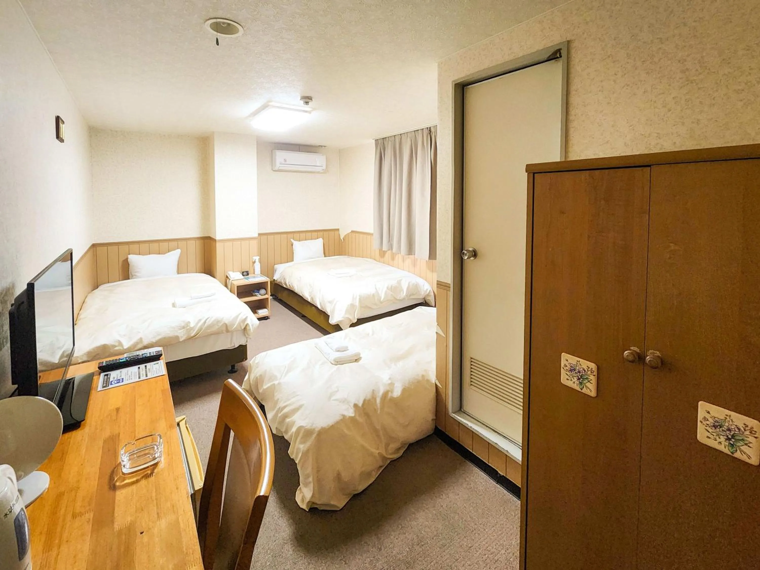 Photo of the whole room, Bed in Hotel Himeji Hills
