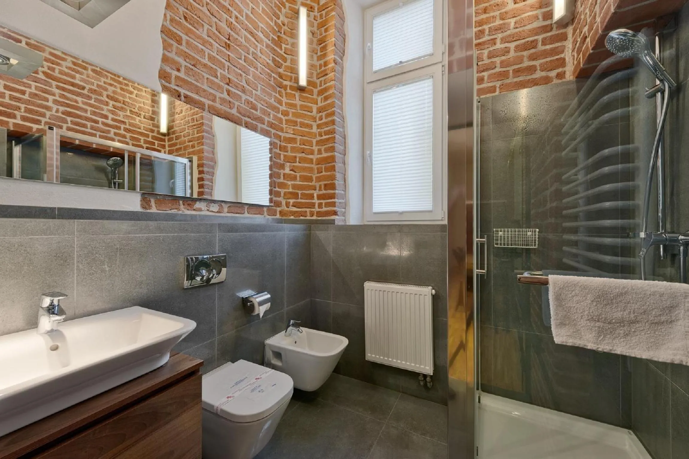 Shower in Krakow For You Main Square Apartments