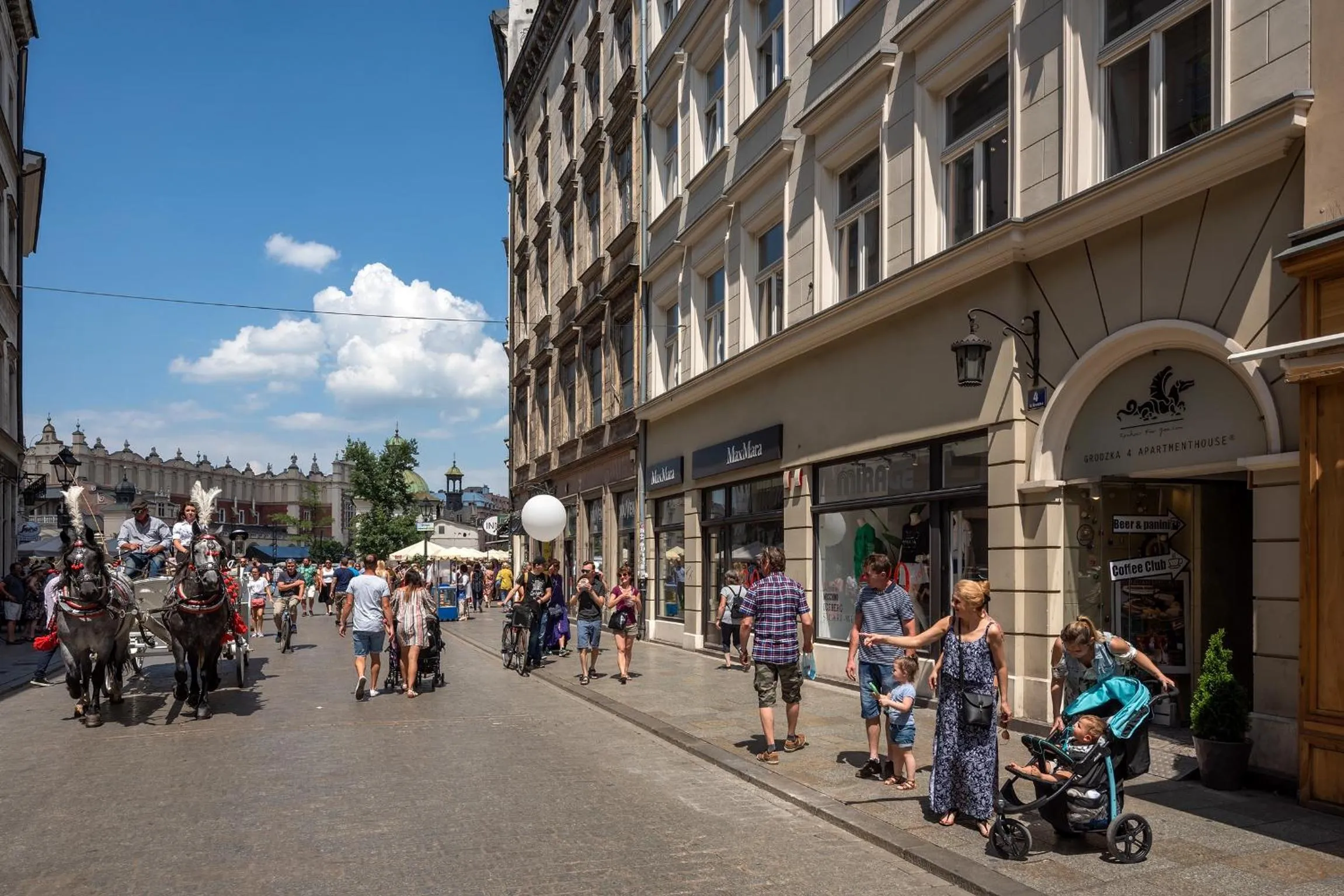 Facade/entrance in Krakow For You Main Square Apartments