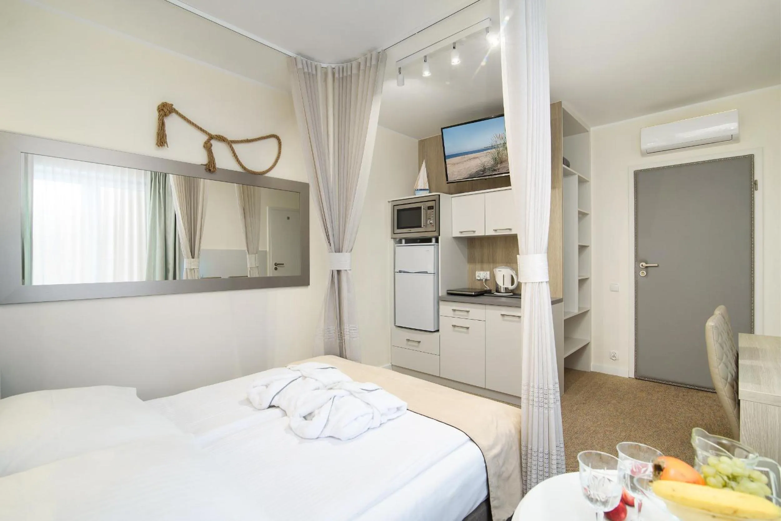 Photo of the whole room, Bed in Kameralny Aparthotel Elegante Władysławowo - Adults Only