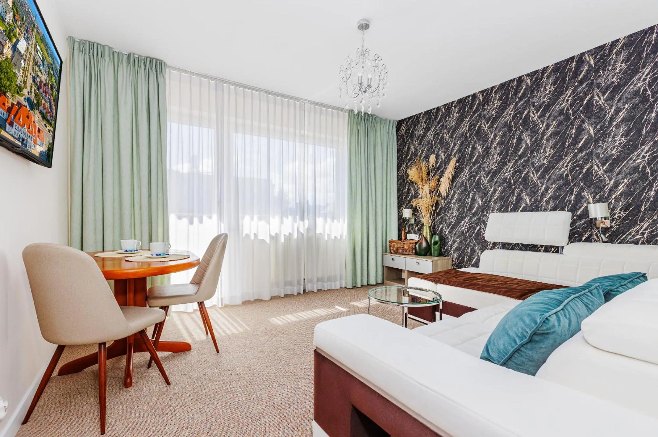 TV and multimedia, Bed in Kameralny Aparthotel Elegante Władysławowo - Adults Only