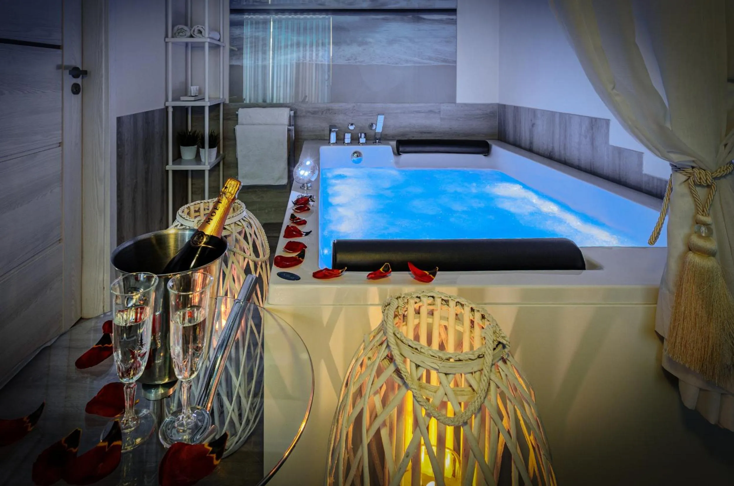 Hot Tub in Kameralny Aparthotel Elegante Władysławowo - Adults Only