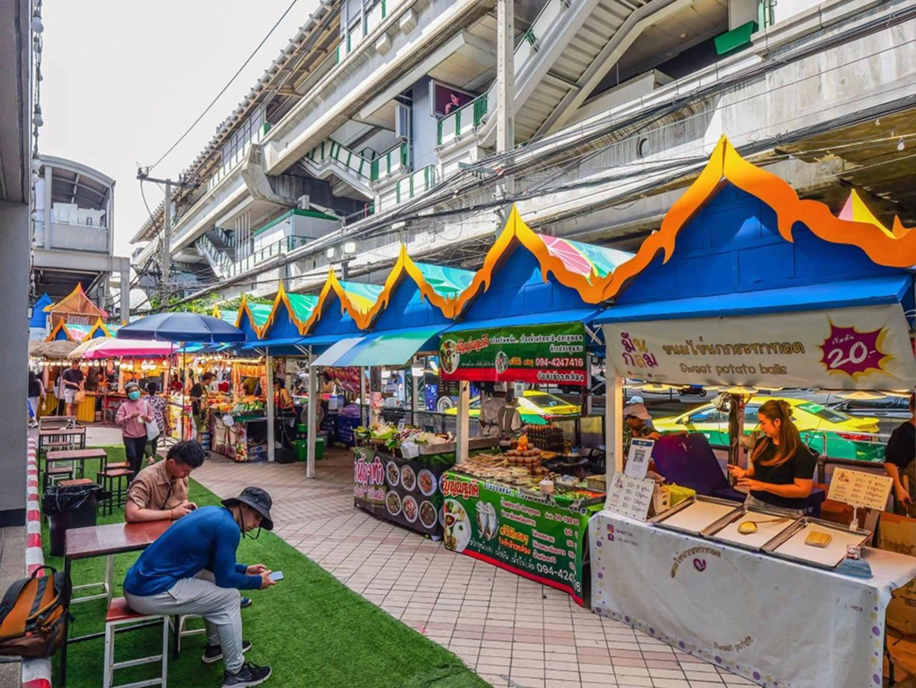 Shopping Area in Marriott Executive Apartments Bangkok, Sukhumvit 50