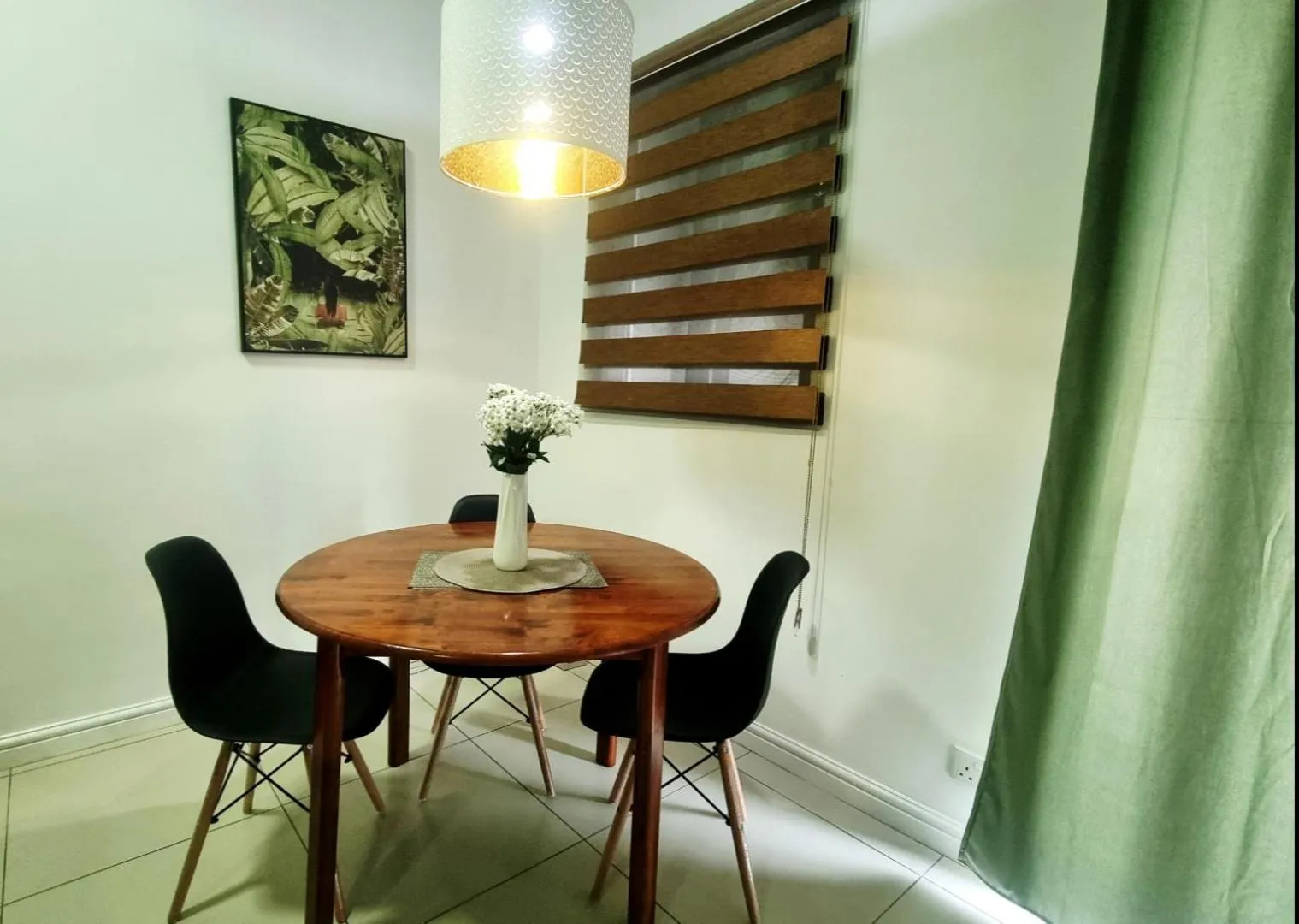 Dining area in Sugar Reef West Coast