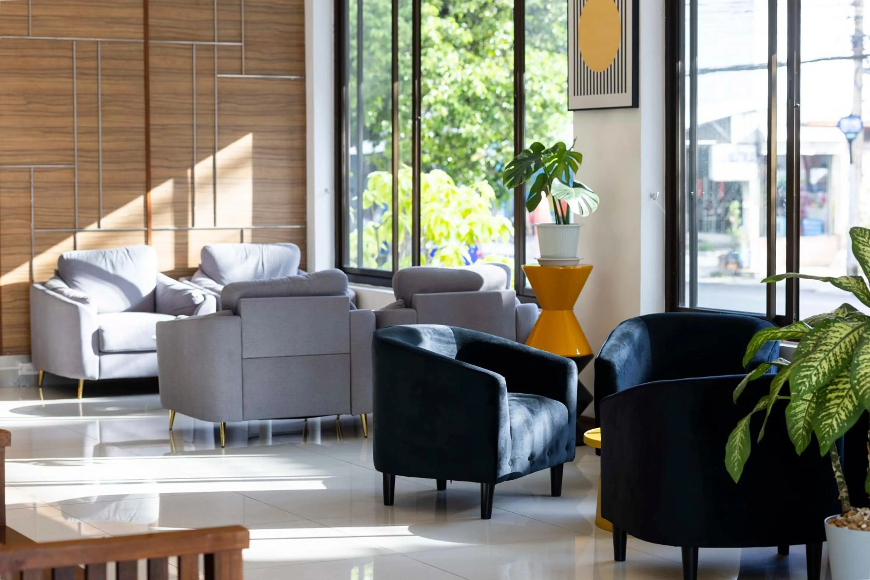 Seating area in The President Hotel at Chokchai 4